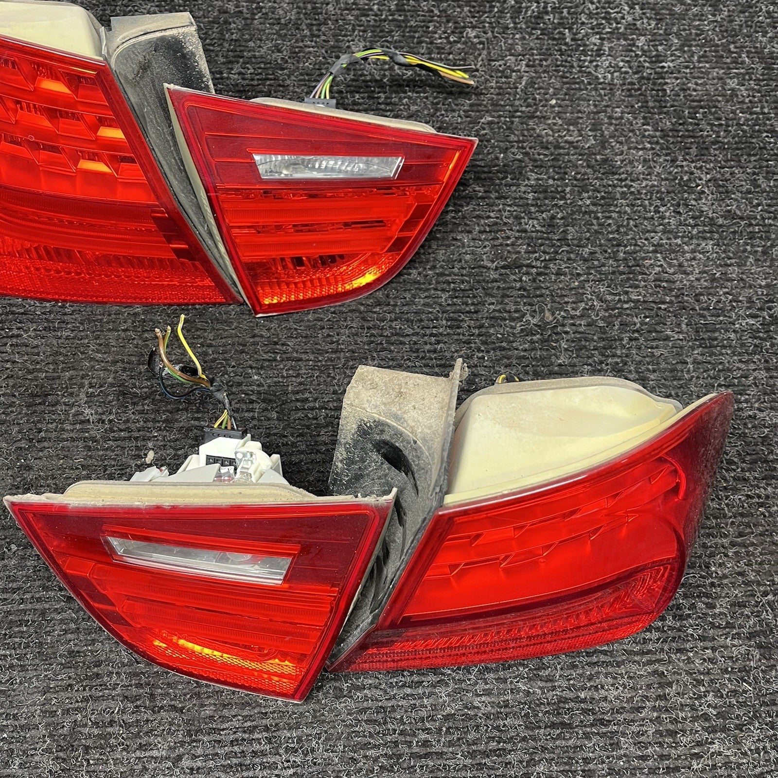 ☑️ BMW E90 335i 328i 2009-11 LCI Tail Light Set Inner & Outers USED OEM