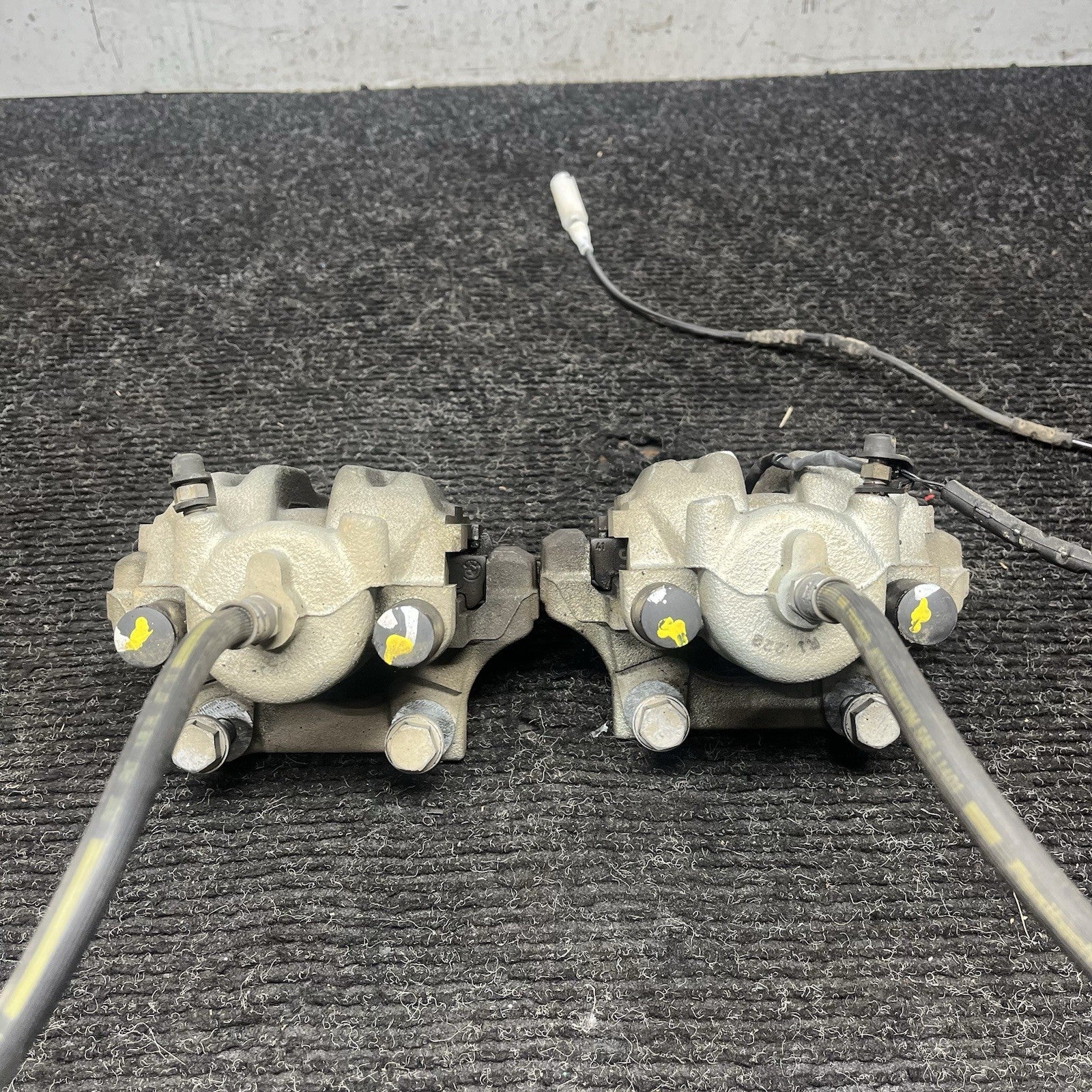 ☑️ 07-13 BMW E90 E92 E93 328i Rear Right Brake Caliper Carrier Pair OEM