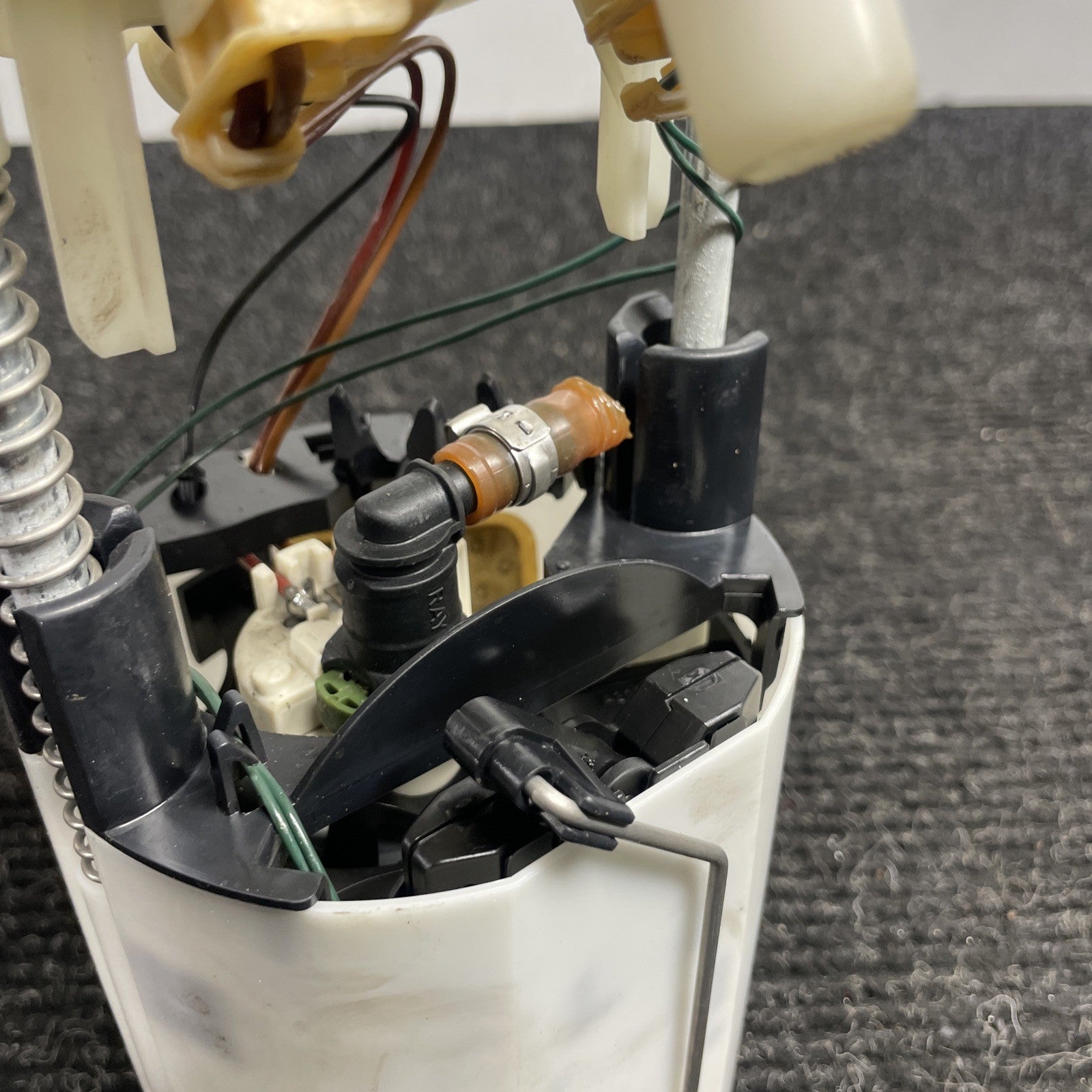 ☑️ 06-13 BMW E82 E88 E90 E91 E92 E93 128I 135I 328I 335I Fuel Pump Sending OEM