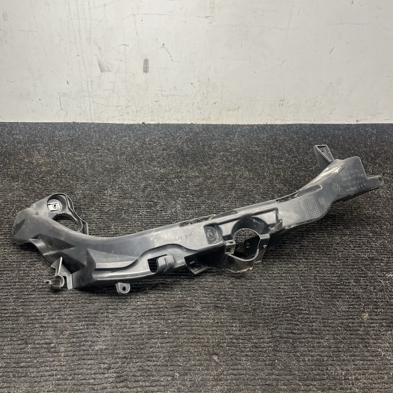 ☑️ 07-10 OEM BMW E92 E93 328 335 Right Passenger Headlight Bracket Carrier Mount