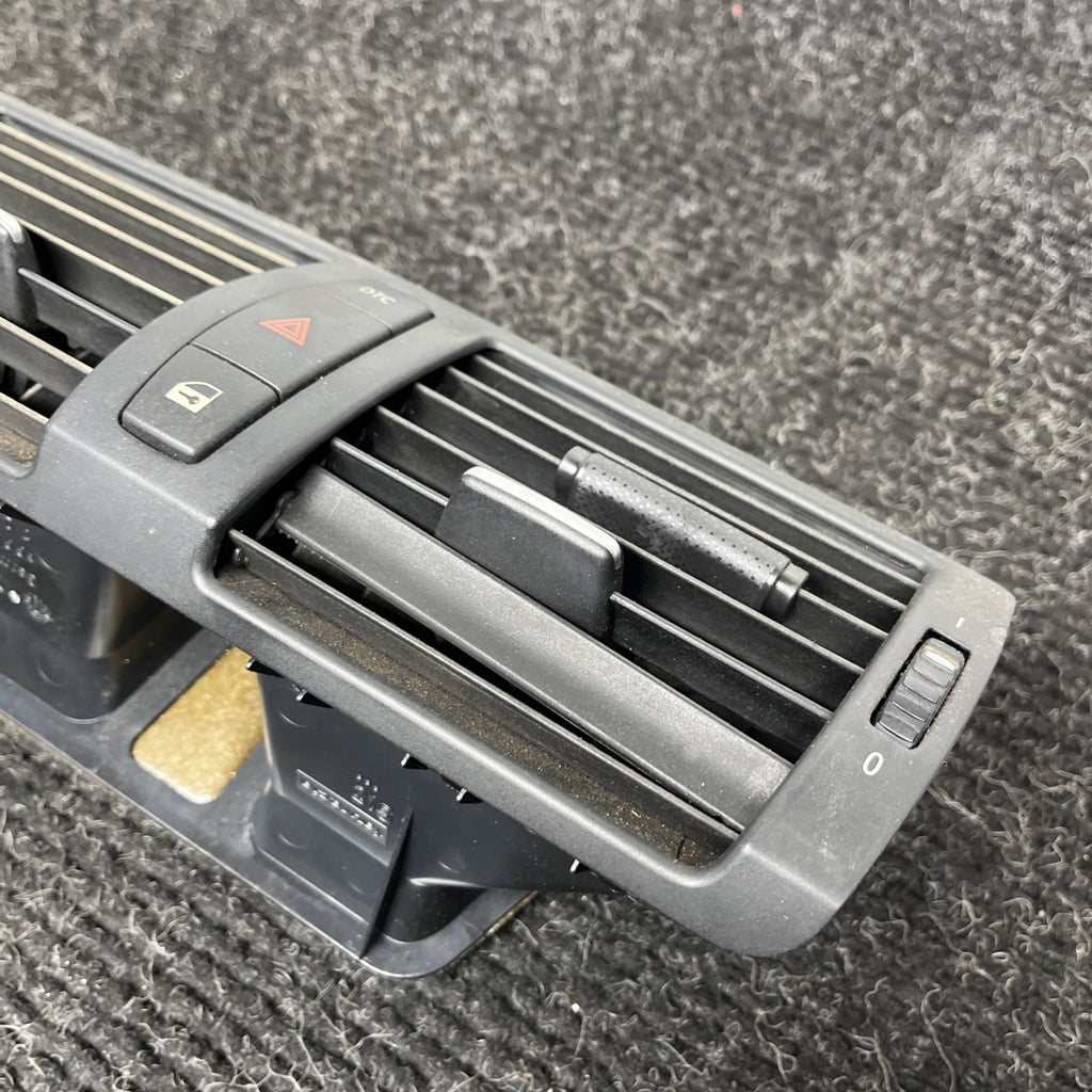 ☑️ 08-13 BMW 1-SERIES AIR GRILLE CENTER DASH VENT HAZARD TRIM 64227059189 OEM