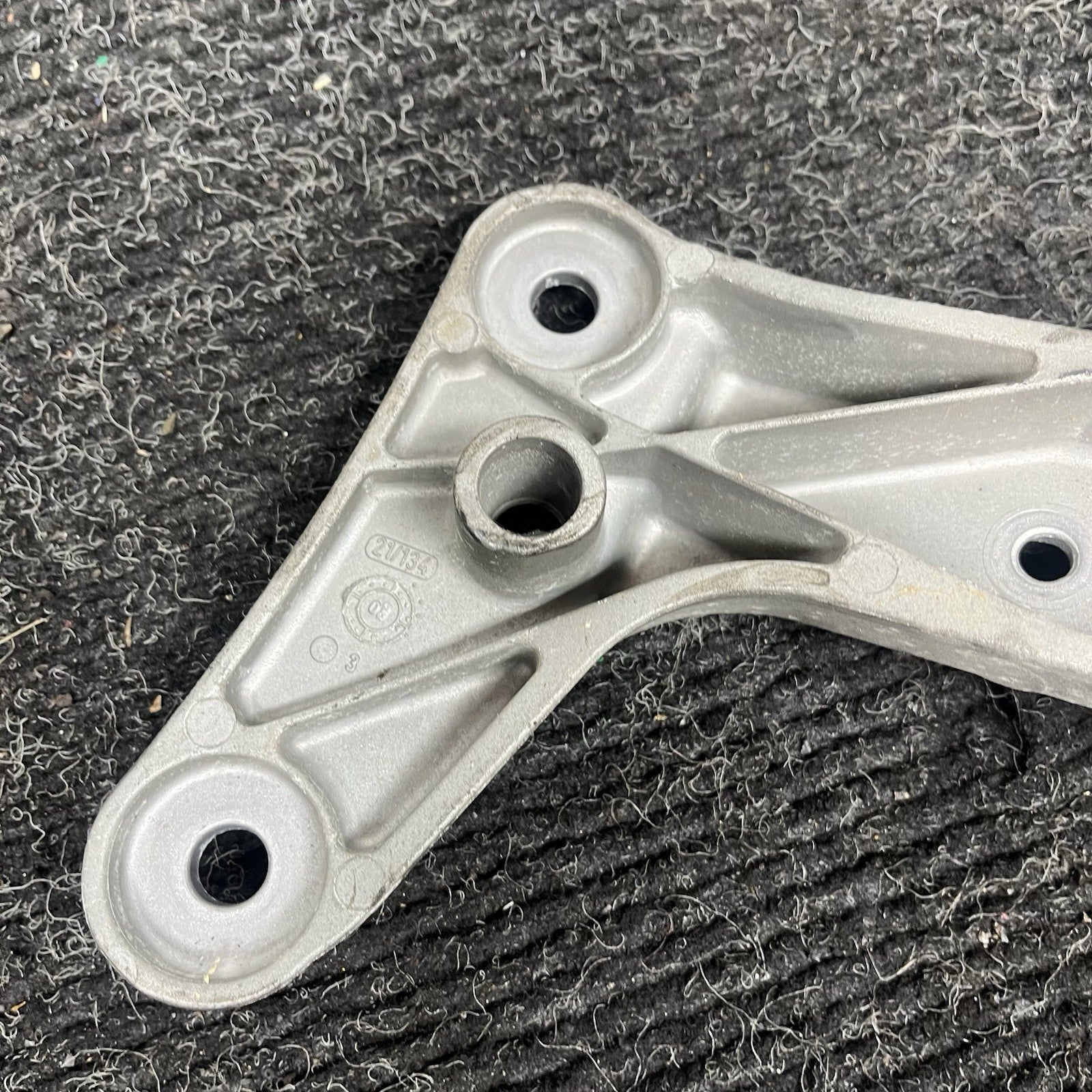 ☑️ 06-13 BMW E92 335i Automatic Transmission Mount Bracket Support OEM
