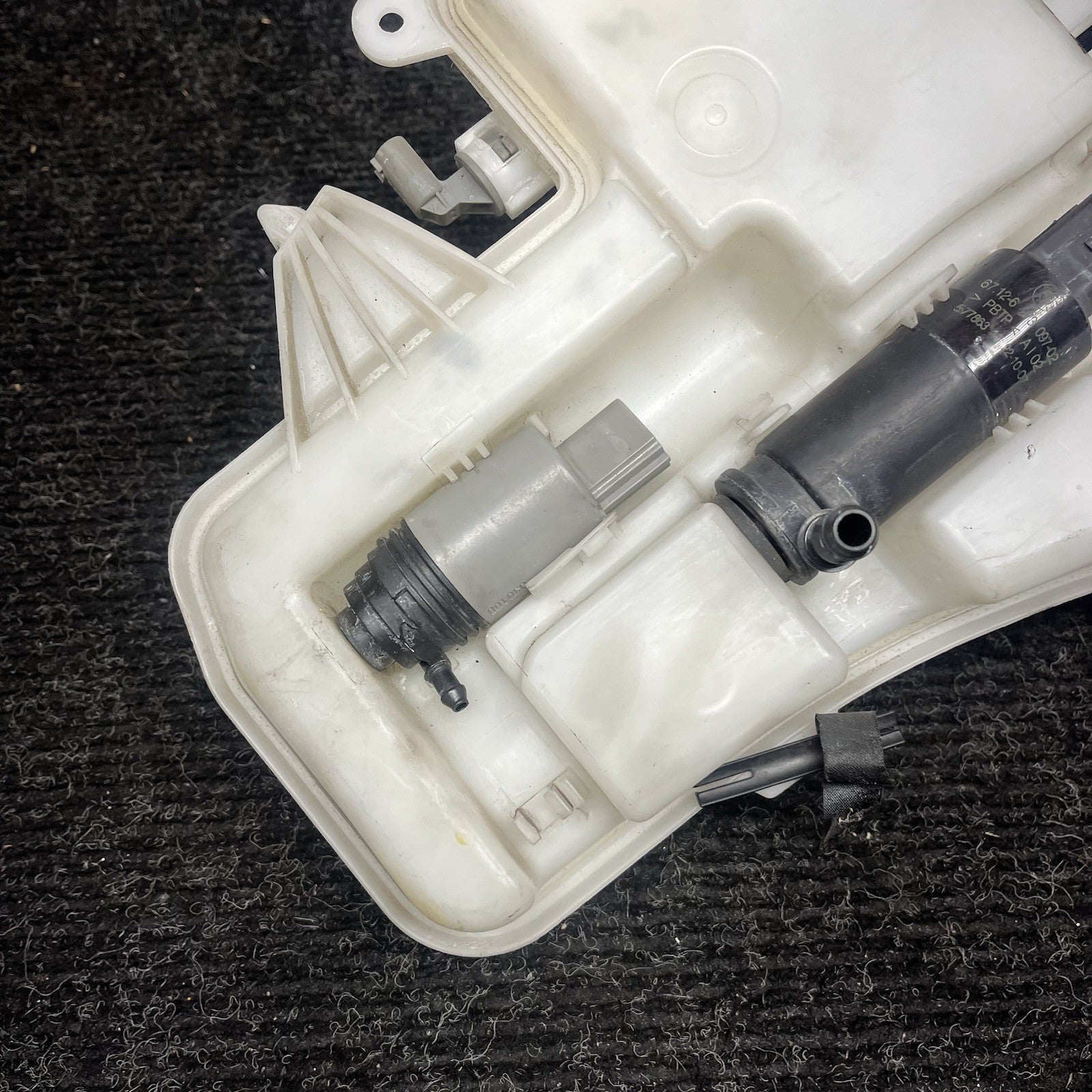 ☑️ 08-13 BMW E92 E93 M3 FRONT WINDSHIELD WASHER FLUID RESERVOIR TANK OEM