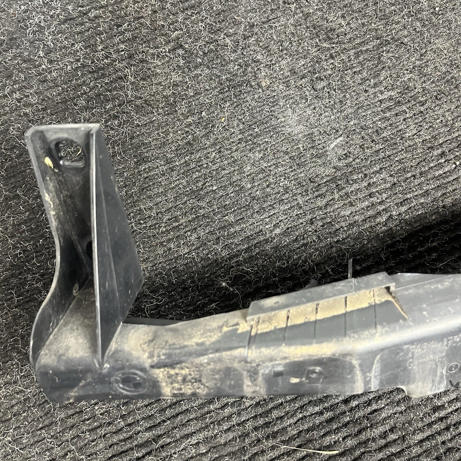 ☑️ 09-11 BMW E90 E91 LCI Front Left Driver Headlight Arm Bracket Mount Plastic