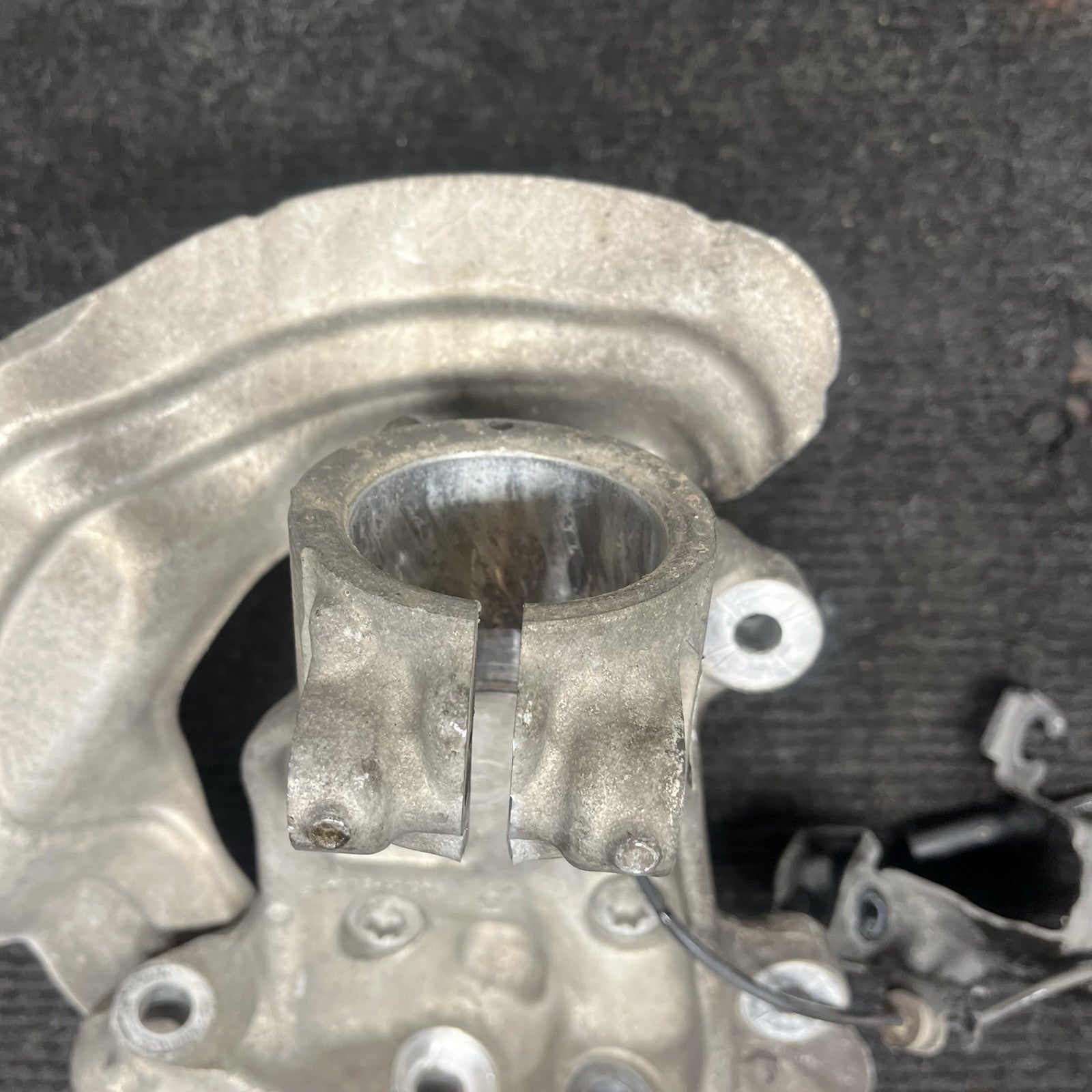 ☑️ 14-17 BMW F22 F23 M235i Front Right Passenger Spindle Knuckle Hub RWD OEM