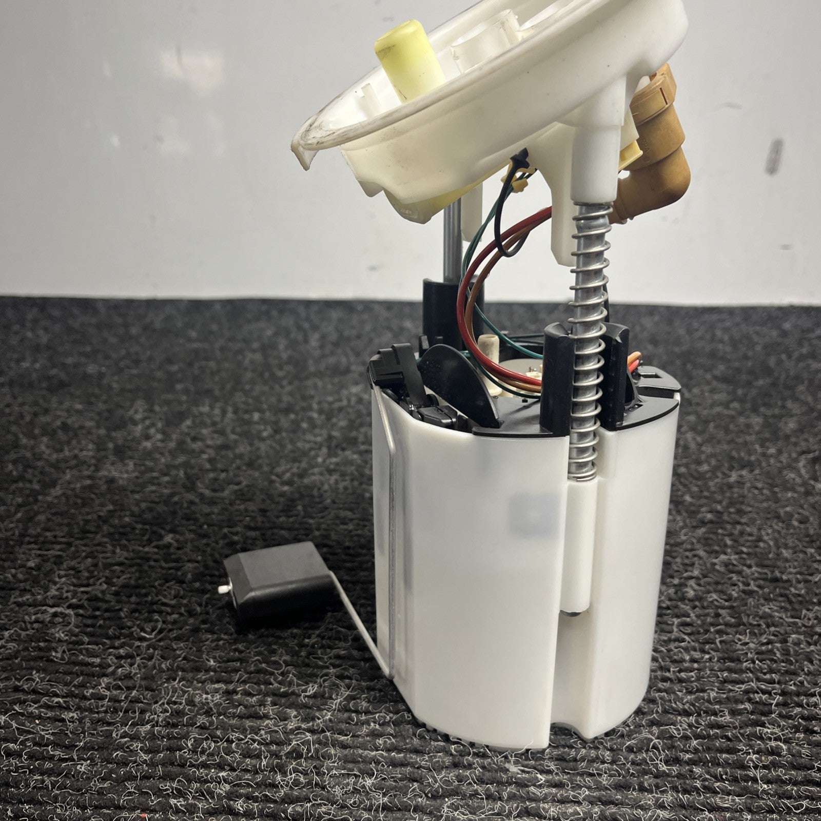 ☑️ 06-13 BMW E90 E84 E82 E88 E92 128i 135i 335i X1 Right Fuel Pump Assembly OEM