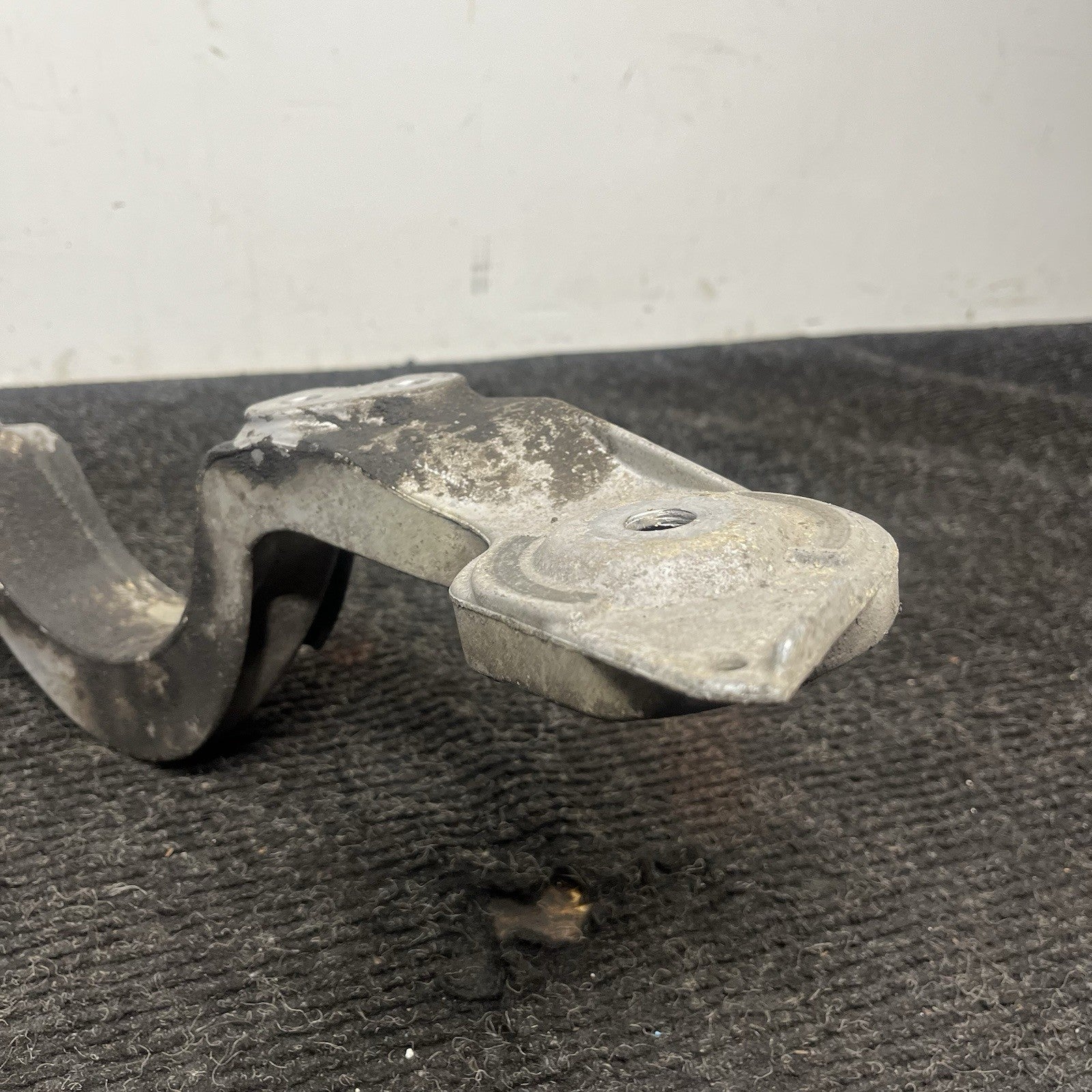 ☑️ 2001-2005 BMW 330ci 330i E46 RWD REAR DIFFERENTIAL MOUNT SUPPORT BRACKET OEM