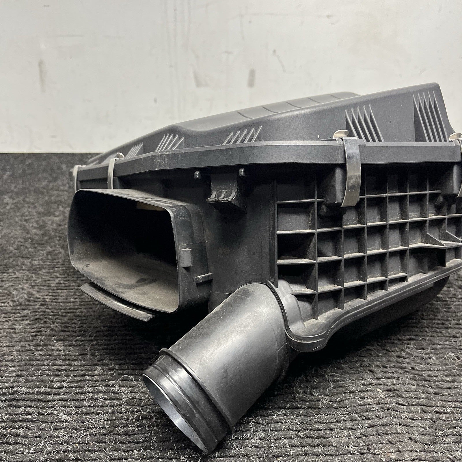 ☑️ 07-13 OEM BMW E82 E88 E90 E92 E93 335 N54 AirBox Air Box Filter Housing