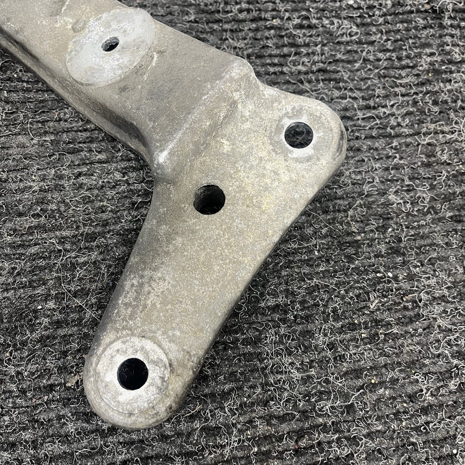 ☑️ 06-13 BMW E92 335i Automatic Transmission Mount Bracket Support OEM