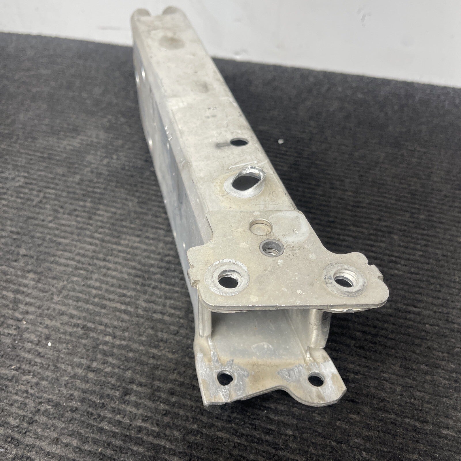 ☑️ 12-20 Bmw F30 F32 Front Right Passenger Bumper Reinforcement Support Bracket