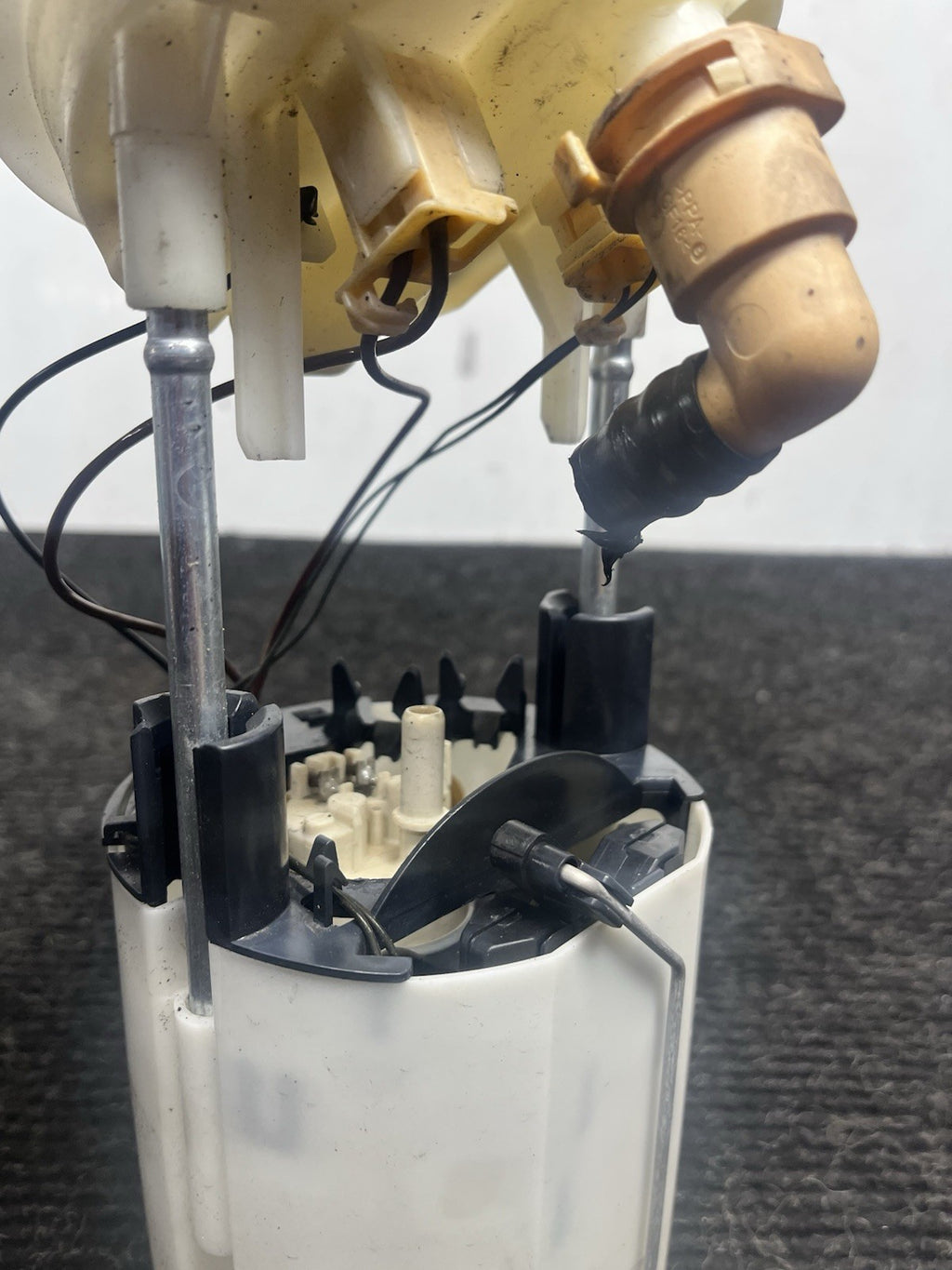 ☑️ 07-13 BMW E82 E88 E90 E91 E92 E93 128I 135I 328I 335I Fuel Pump Sending OEM