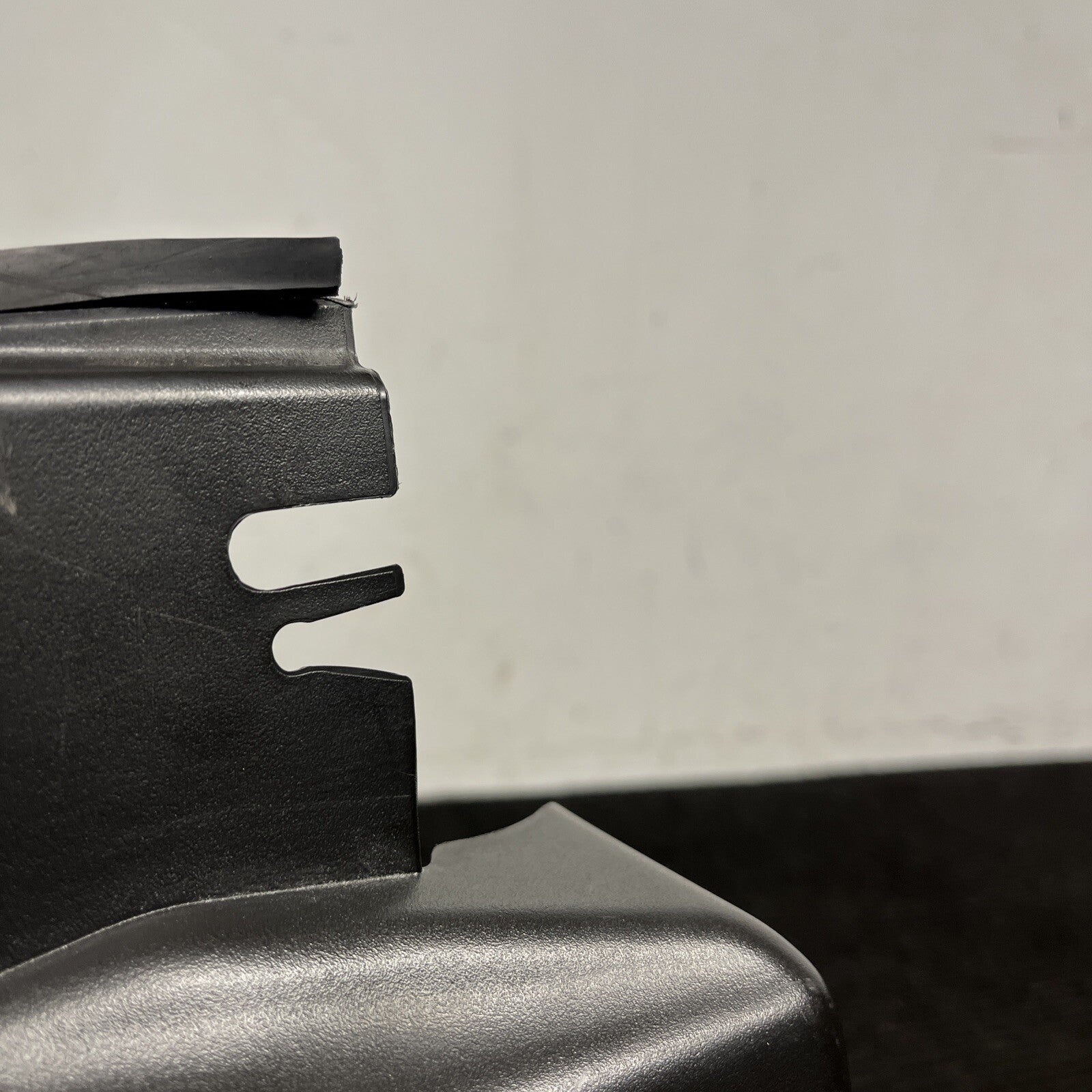 ☑️ 06-13 BMW E90 E92 RIGHT PASSENGER CABIN AIR DUCT HOUSING COVER OEM 6925018