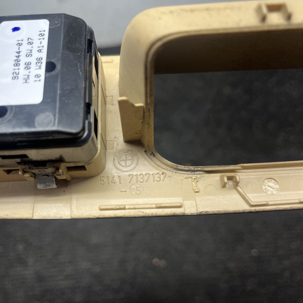 ☑️ 07-13 BMW X5 E70 FRONT LEFT DRIVER SIDE WINDOW SWITCH OEM 7137137