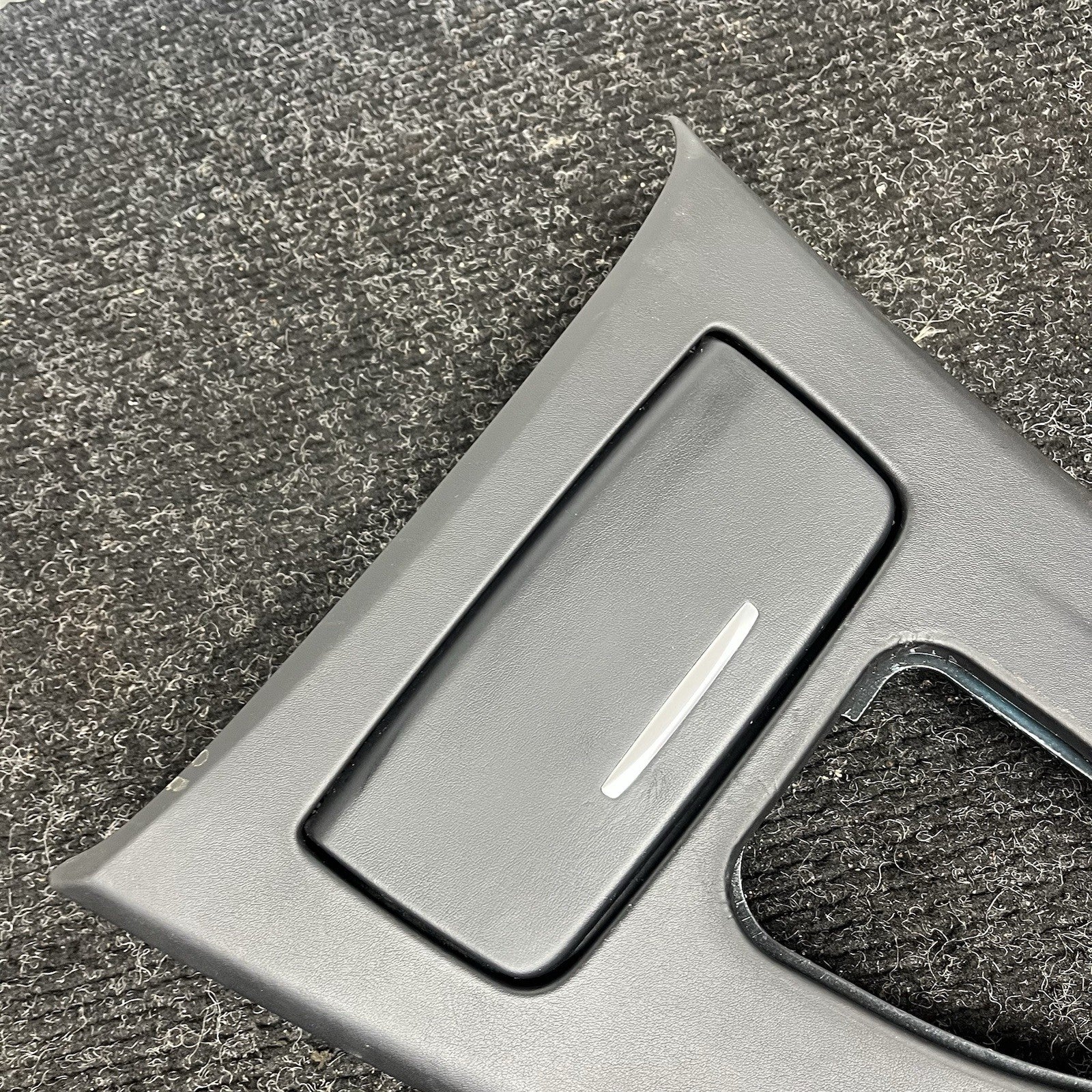 ☑️ 08-10 BMW E93 M3 Convertible DCT Center Console Leather Trim Cover OEM