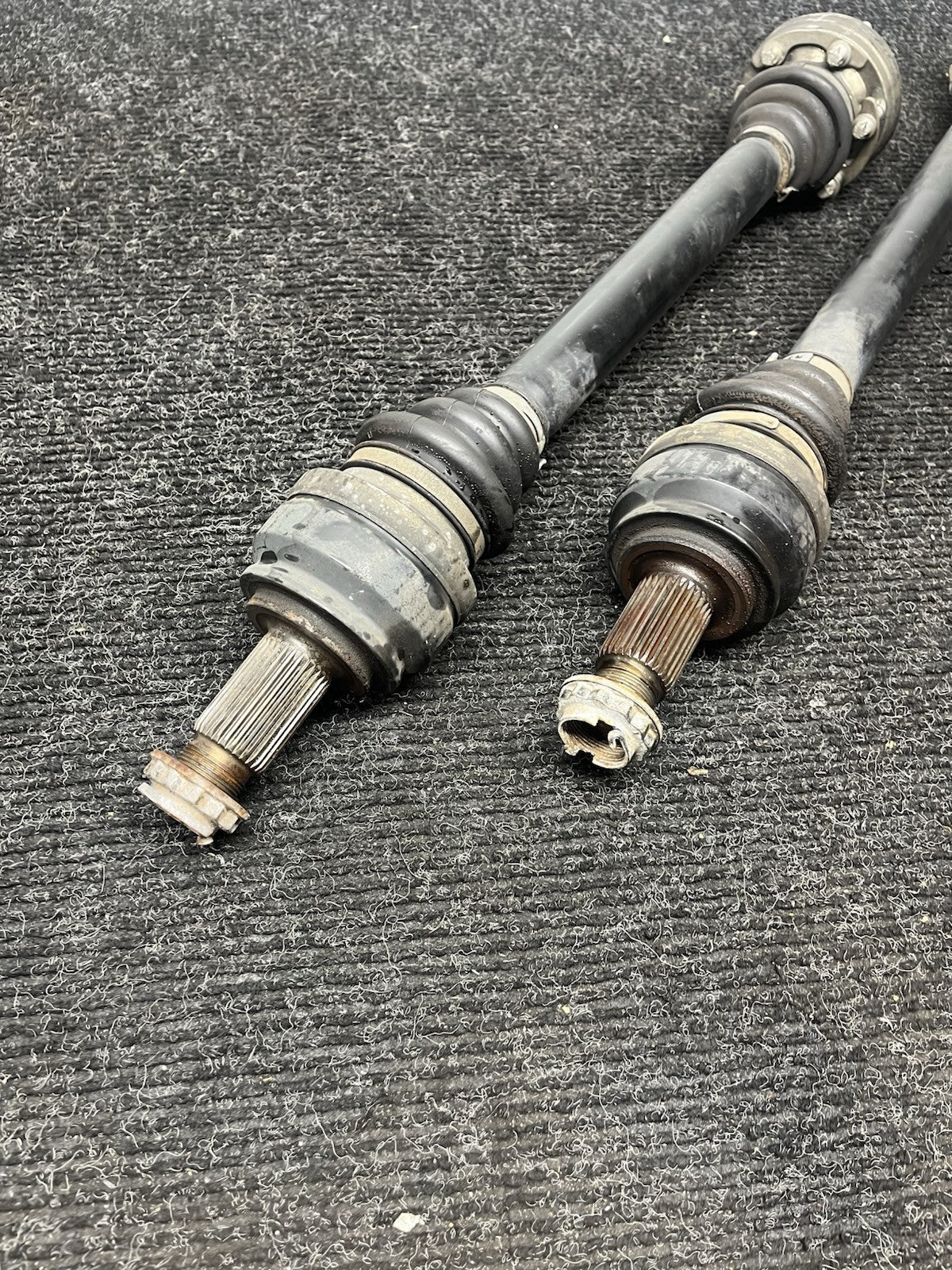 ☑️07-13 BMW E82 E88 E92 E93 A/T AUTOMATIC REAR L/R AXLE SHAFT SET 7580325/6 OEM