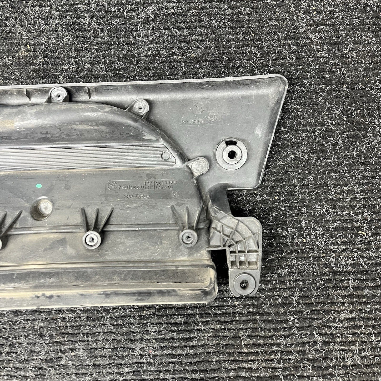 ☑️ 01-06 BMW E46 325i 325ci 330i 330ci 330xi Upper Radiator Air Duct OEM *NOTE*