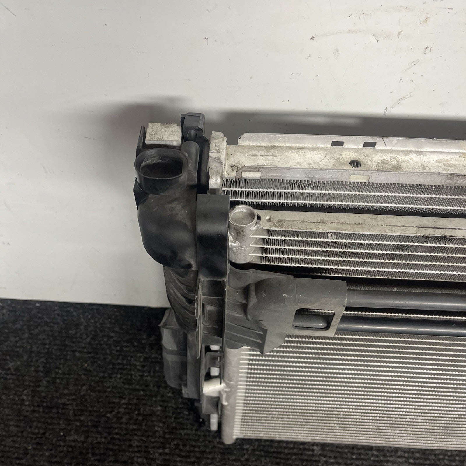 ☑️ BMW 330i 325i 323i E46 Engine Cooling Radiator 3.0L 6 Cylinder Fits 2001-2006