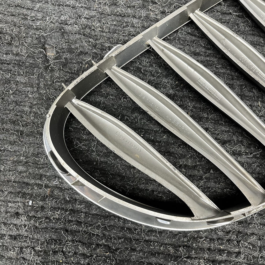 ☑️ 2003-2008 BMW Z4 Left Driver Side Grille Set OEM - 51137018218 W 7117757