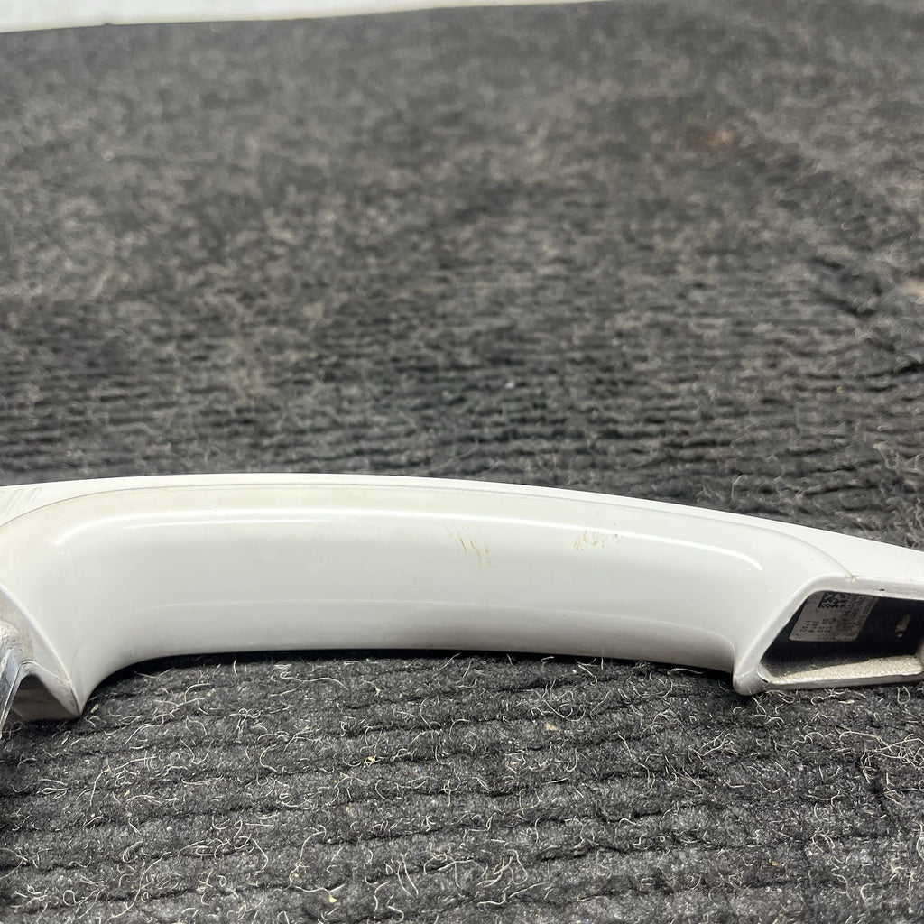 ☑️ 08-10 BMW 135i E82 Front Left Driver Exterior Comfort Door Handle White OEM