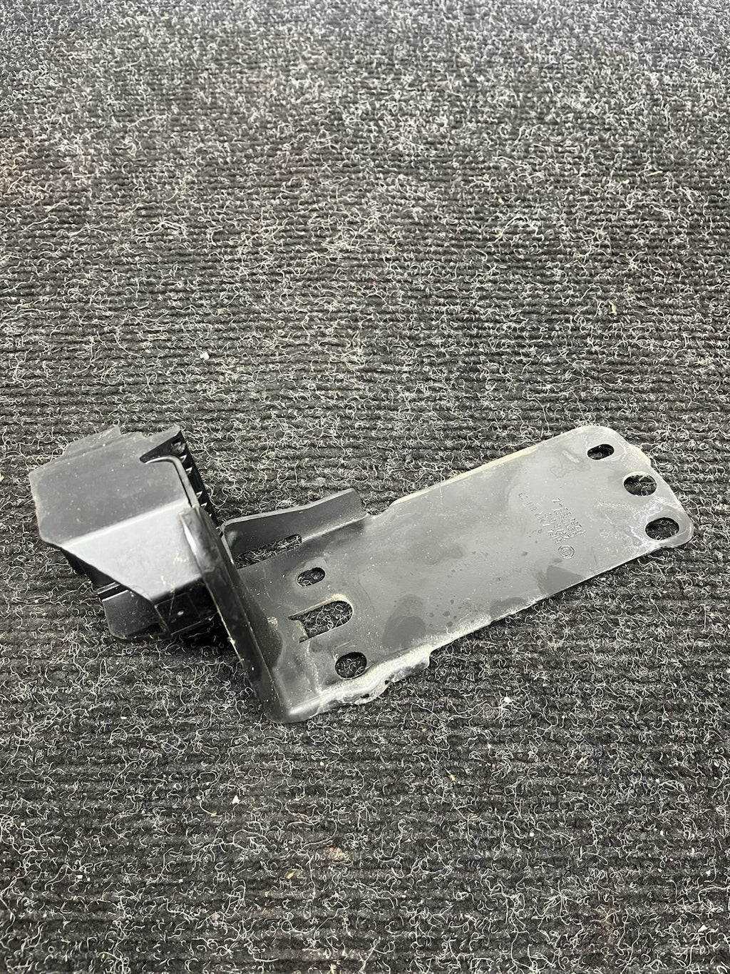 ☑️ OEM BMW E82 E88 E90 E92 E93 335 M3 Radiator Support Left Plate Bracket Mount