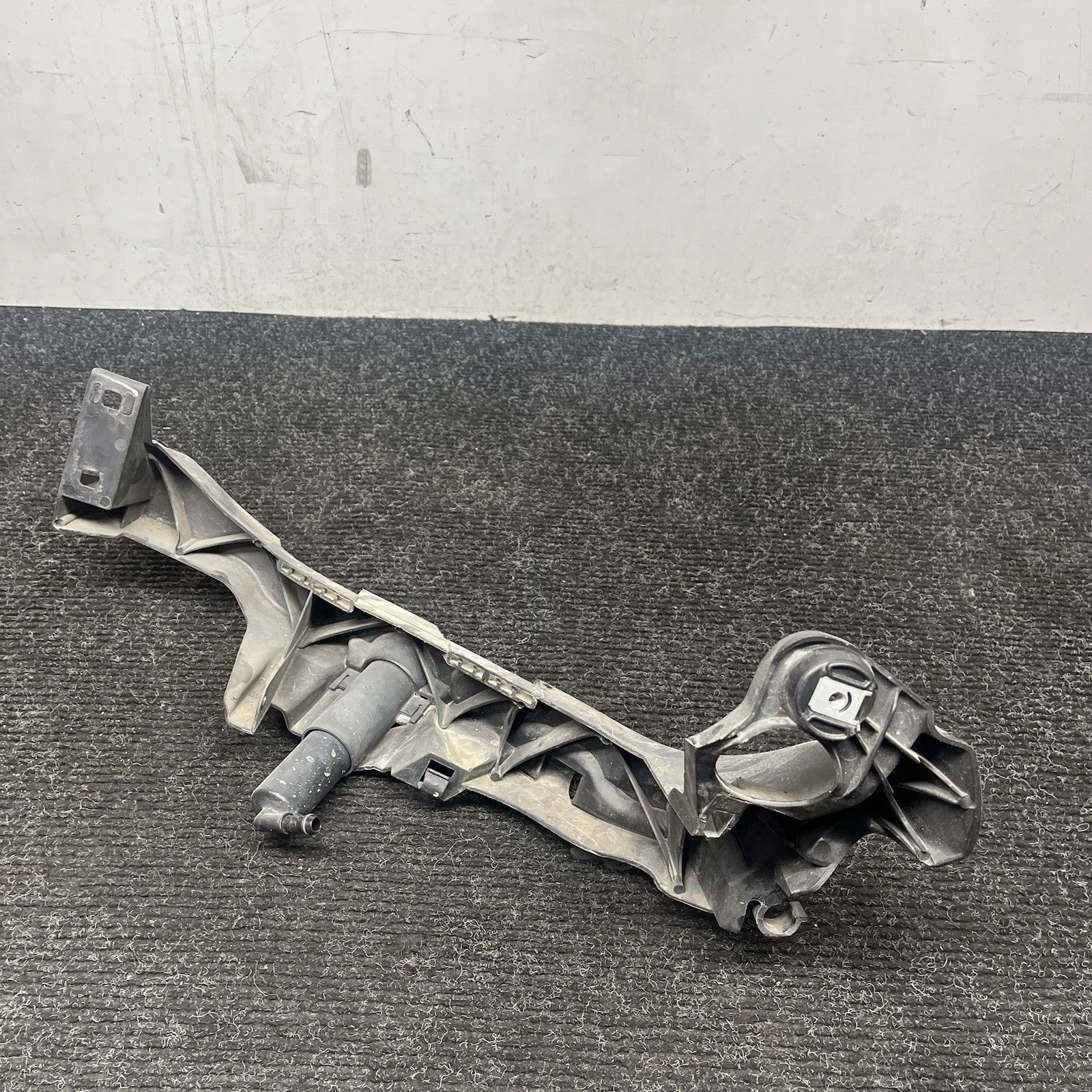 ☑️ 07-10 OEM BMW E92 E93 328 335 Right Passenger Headlight Bracket Carrier Mount