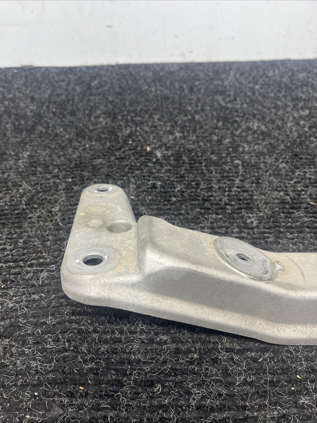 ☑️12-16 BMW F30 F32 RWD AUTOMATIC TRANSMISSION GEARBOX SUPPORT MOUNT BRACKET OEM
