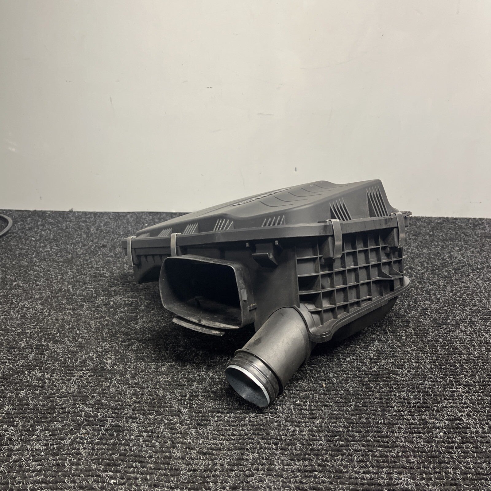☑️ 08-13 BMW 128i 135i E82 E88 AIR FILTER CLEANER INTAKE BOX OEM