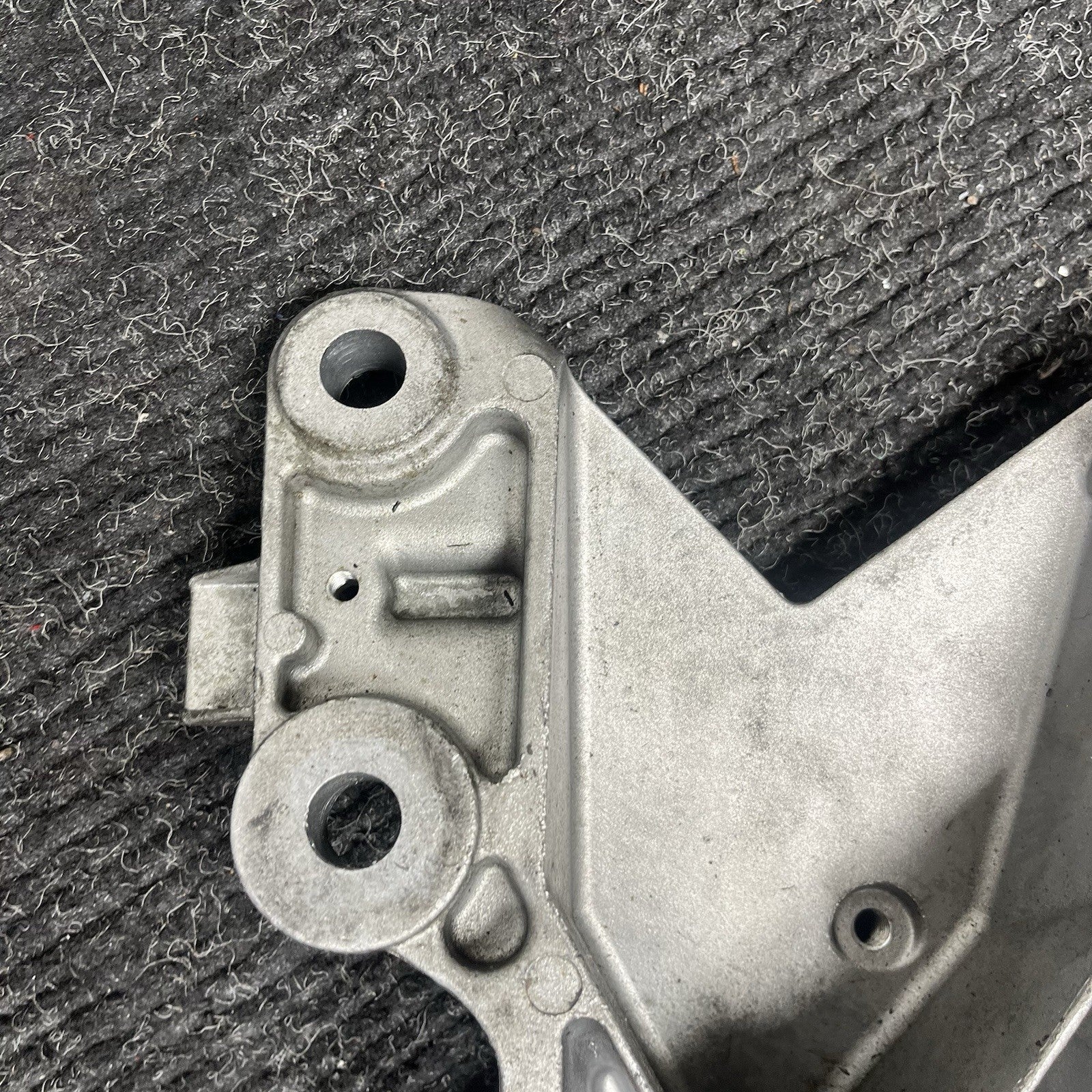 ☑️ BMW E90 E91 E92 Engine Mount Bracket Left N54 6760317 Motor Mount Bracket