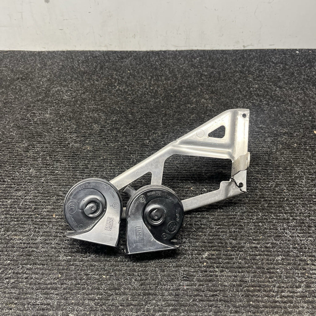 ☑️ BMW E9x M3 Horn Bracket With Horns 61337838541 08-13 E90 E92 E93