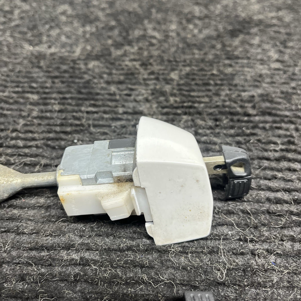 ☑️ 2008-2013 BMW E82 E88 135 Exterior Driver Door Handle Key Lock Set White OEM
