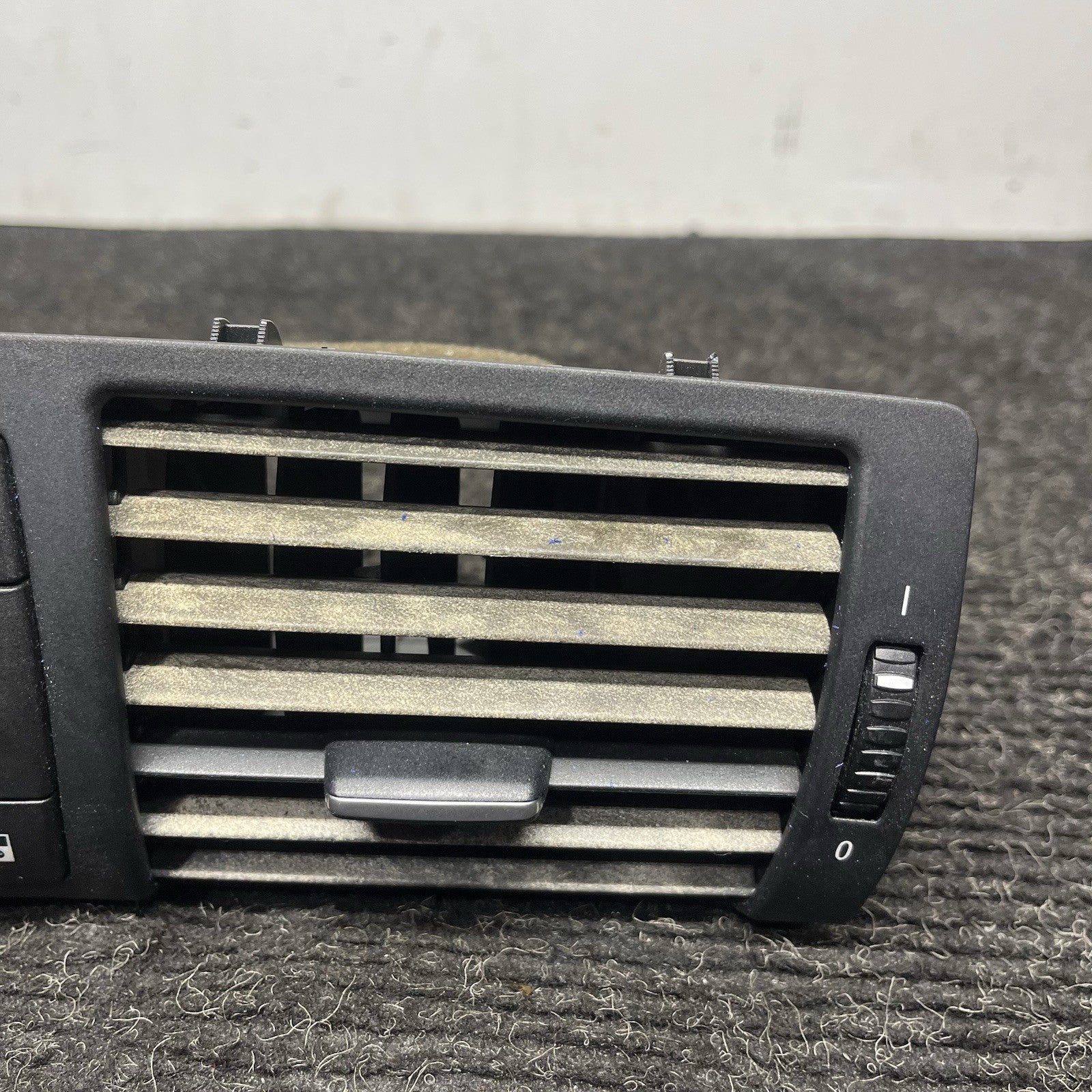 ☑️ 08-13 OEM BMW E82 E88 128 135 Central Dash Dashboard Air Vent Hazard Light