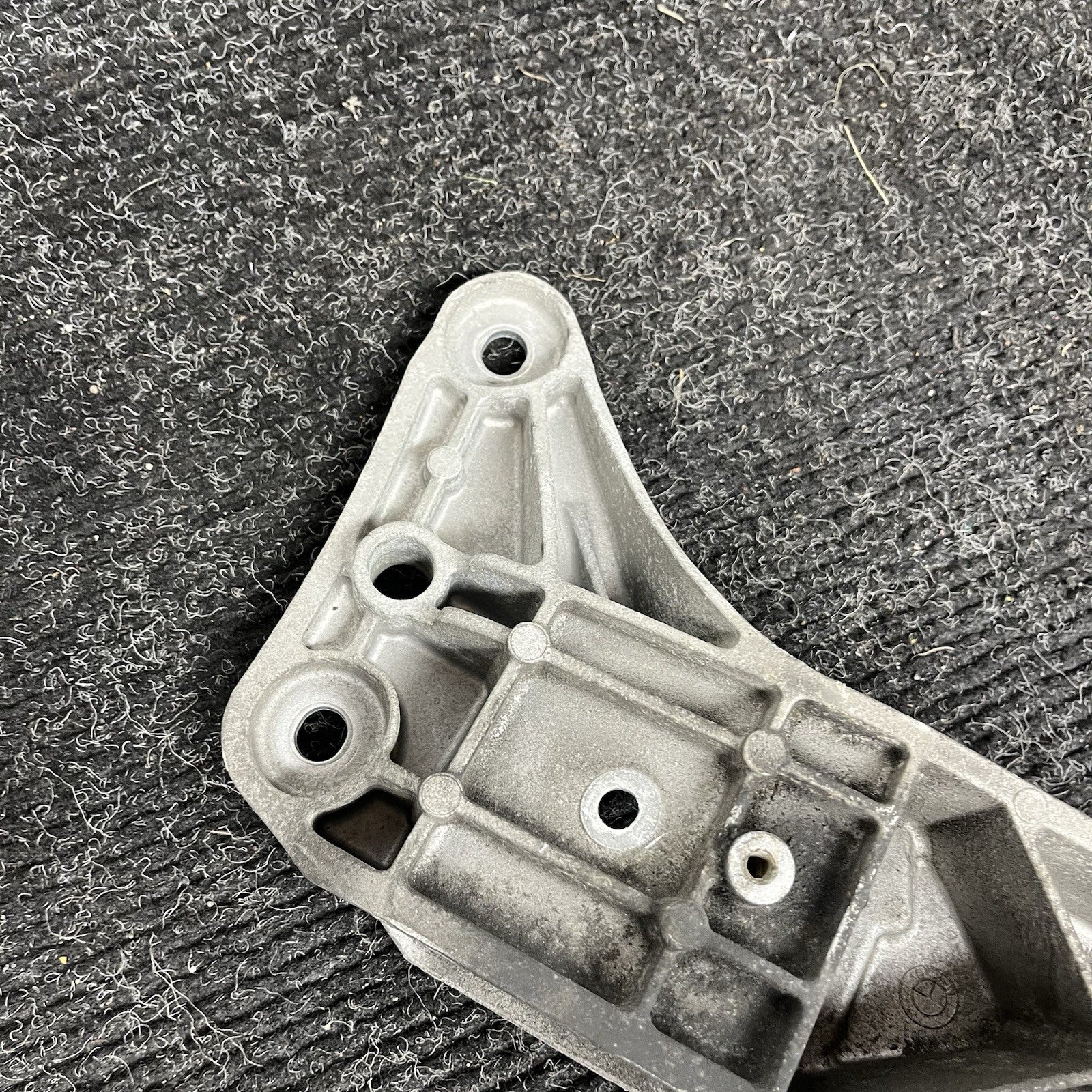 ☑️ 08-13 OEM BMW E90 E92 E93 M3 DCT Transmission Mount Bracket Support Gearbox