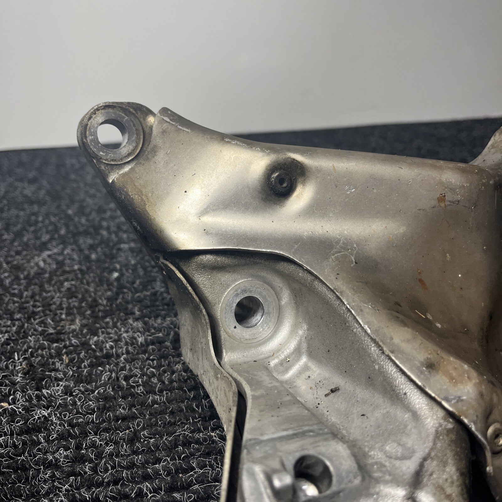 ☑️ 07-11 BMW E82 E88 E90 E92 135i 335i Right Passenger Engine Mount Bracket OEM