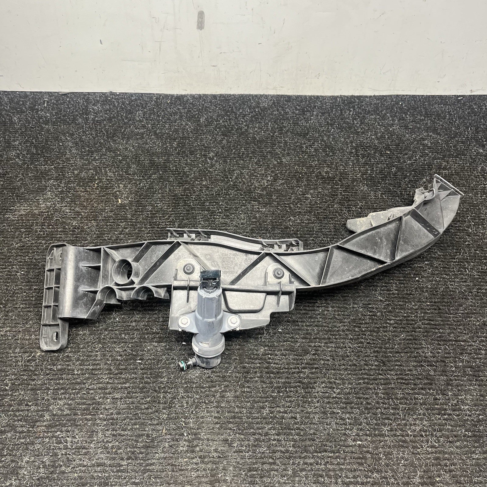 ☑️ 08-13 BMW E82 E88 135 Left Driver Side Headlight Arm Bracket Mount