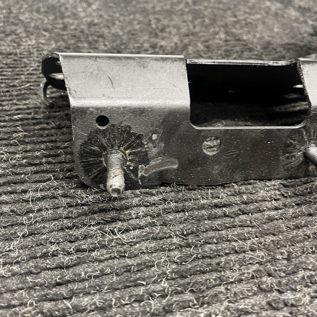 ☑️ 2007-2013 BMW E92 E93 335I RIGHT PASSENGER LOWER RADIATOR BRACKET OEM 7154546