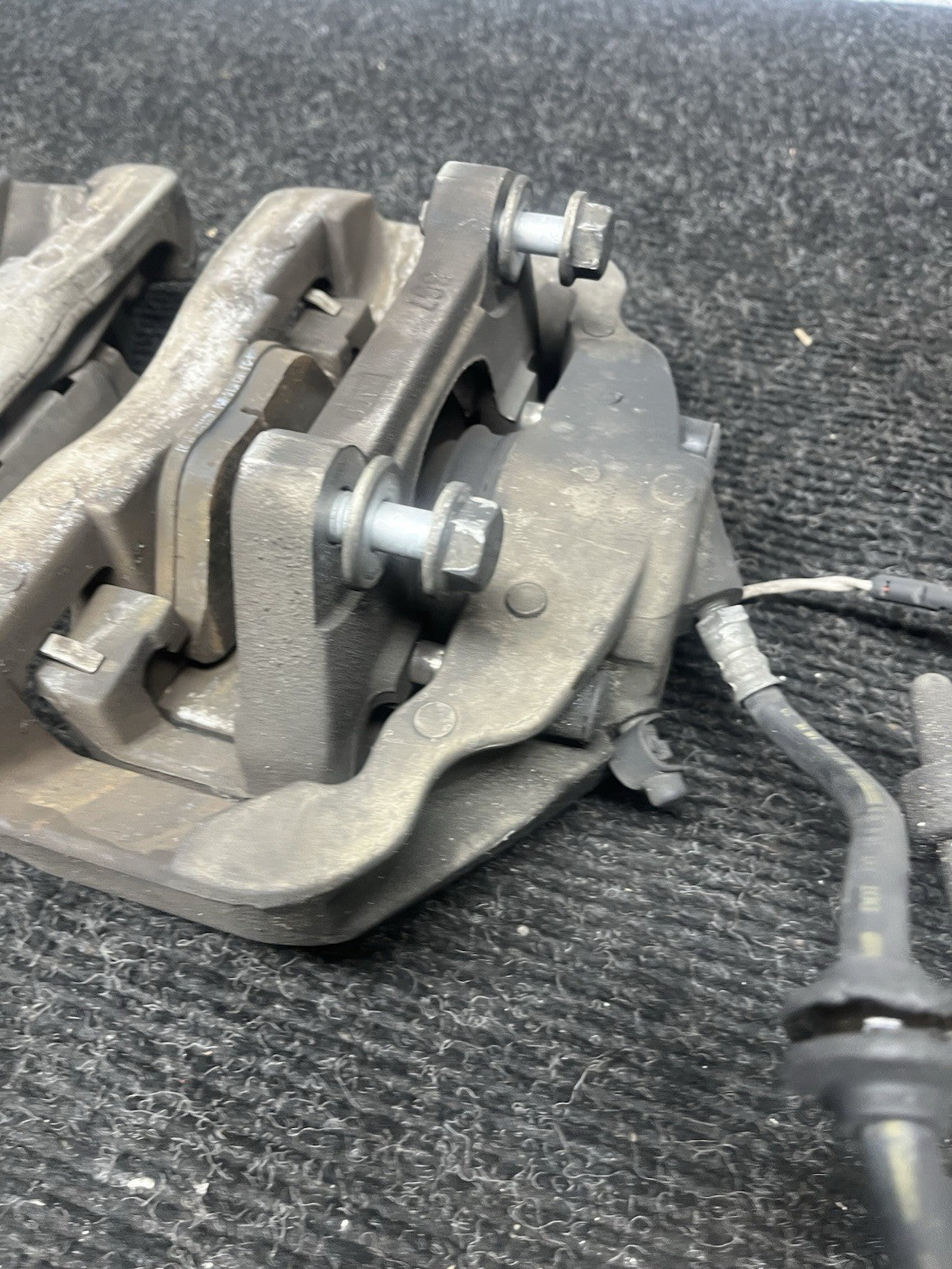 ☑️ 06-11 E90 E91 E92 E93 E84 335 Z4 BMW 335i Front Brake Caliper Set OEM