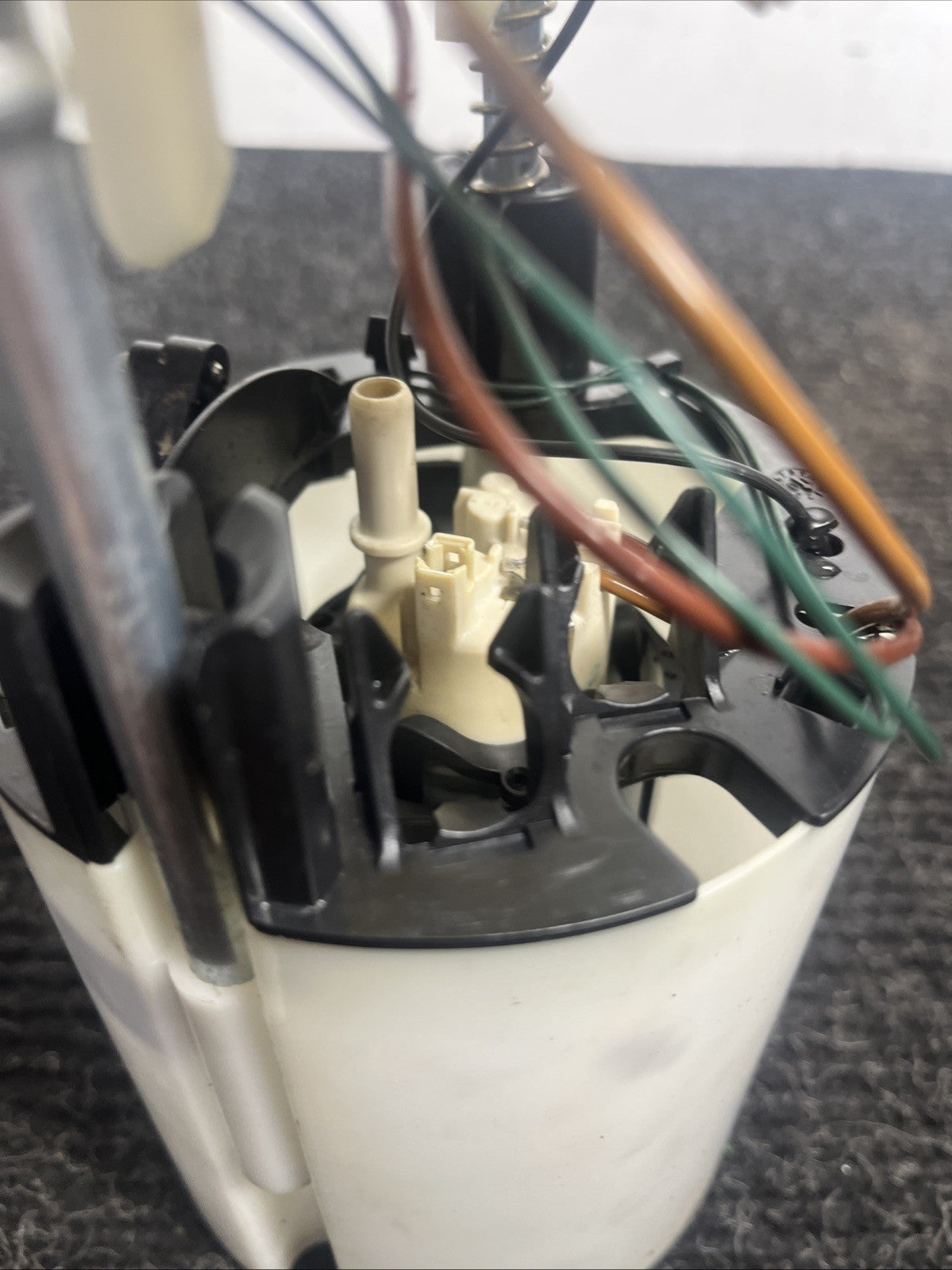 ☑️ 06-13 BMW E82 E88 E90 E91 E92 E93 135I 335I Fuel Pump OEM