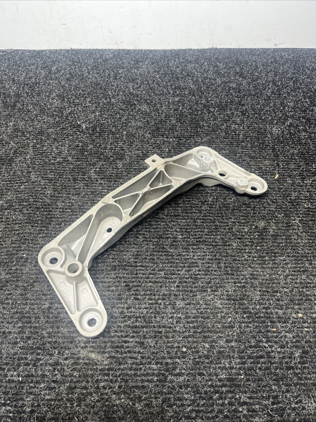 ☑️12-16 BMW F30 F32 RWD AUTOMATIC TRANSMISSION GEARBOX SUPPORT MOUNT BRACKET OEM