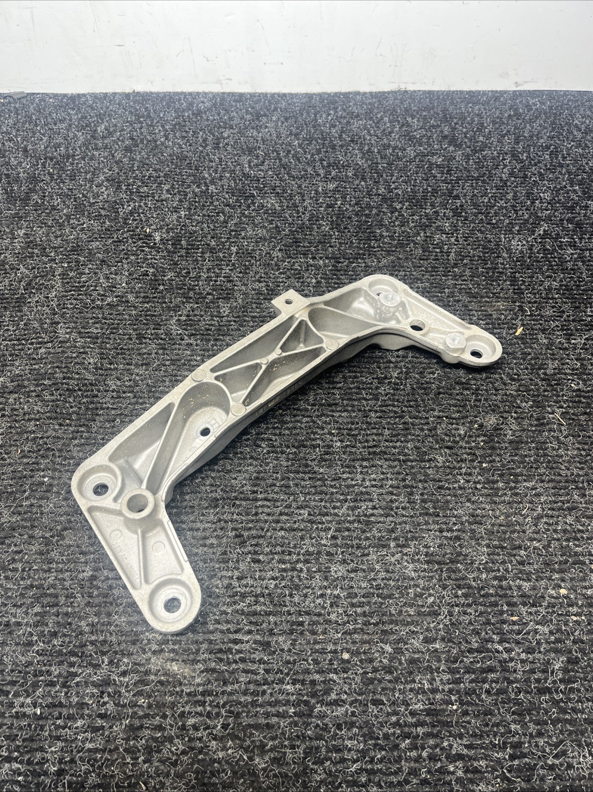 ☑️12-16 BMW F30 F32 RWD AUTOMATIC TRANSMISSION GEARBOX SUPPORT MOUNT BRACKET OEM