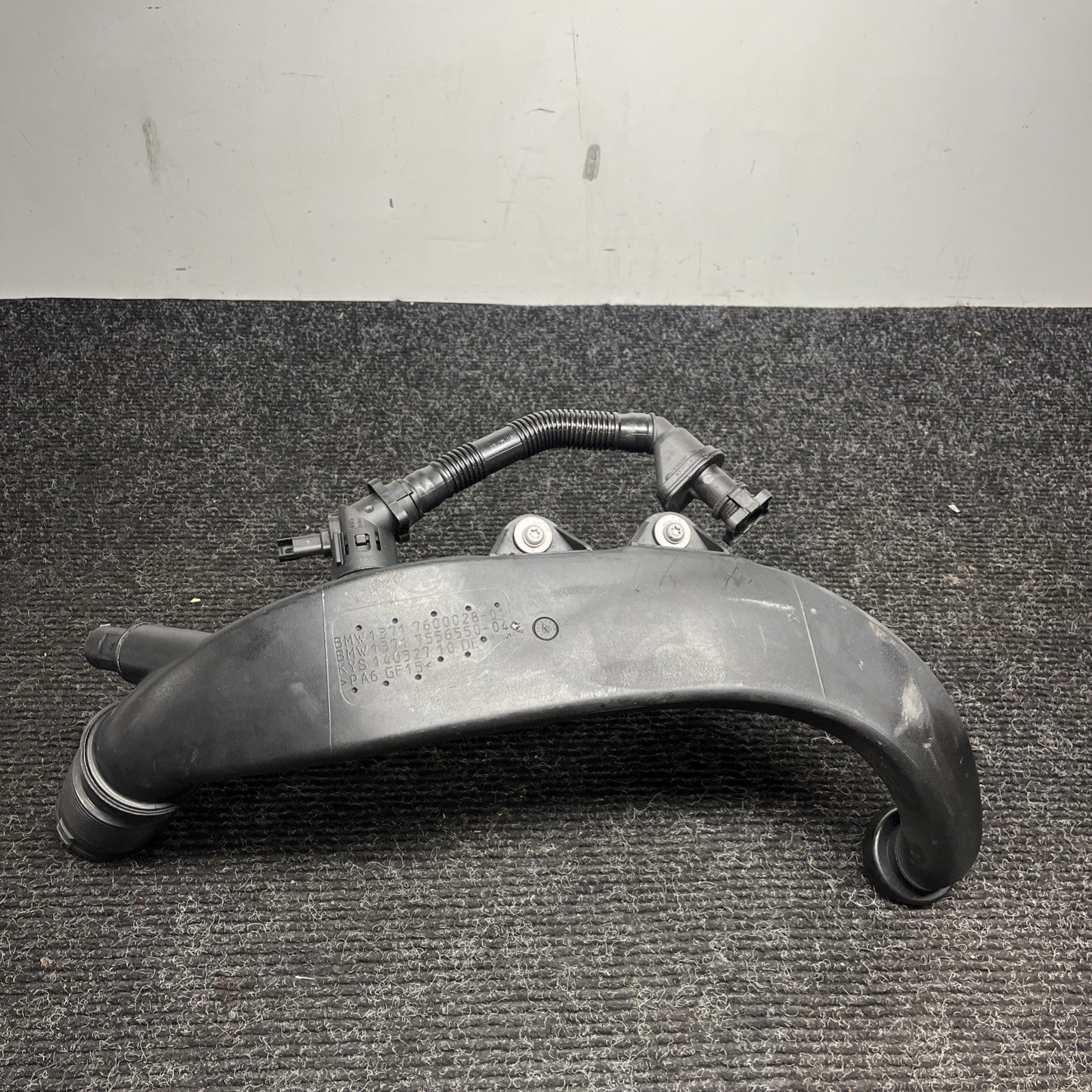 ☑️ 07-13 BMW 335i ENGINE TURBO INTAKE CHARGE INDUCTION PIPE TUBE OEM 7600028