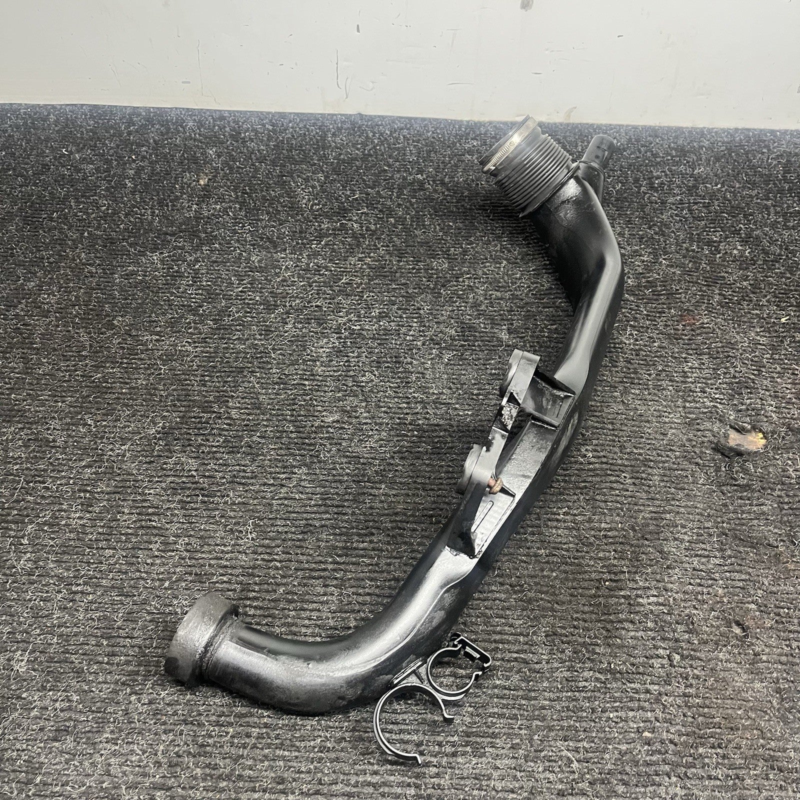 ☑️ BMW E90 335xi Air Intake Pipe Duct Induction Tube Front Engine N54 OEM