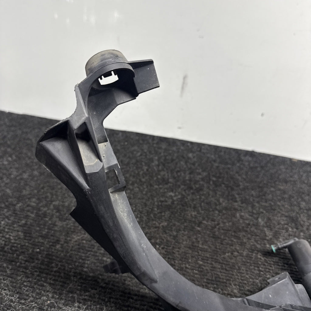☑️ 09-11 BMW E90 335 LCI Right Passenger Headlight Arm Bracket Mount Plastic