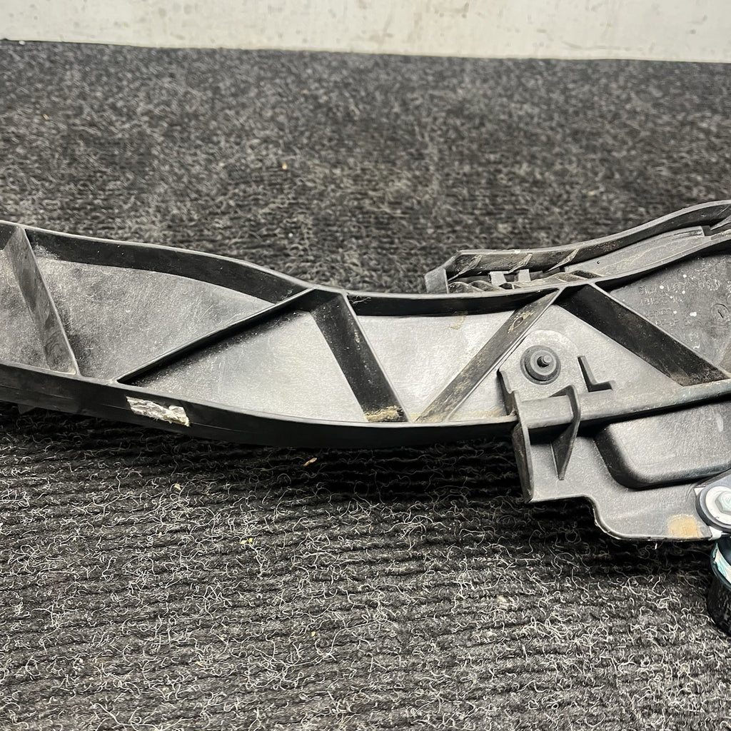 ☑️ 08-13 BMW E82 E88 135 Right Passenger Side Headlight Arm Bracket Mount