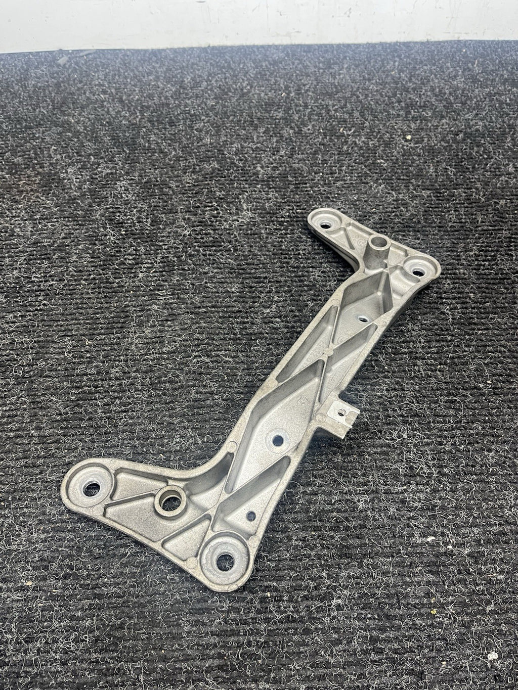 ☑️ 06-13 BMW E92 335i Automatic Transmission Mount Bracket Support OEM