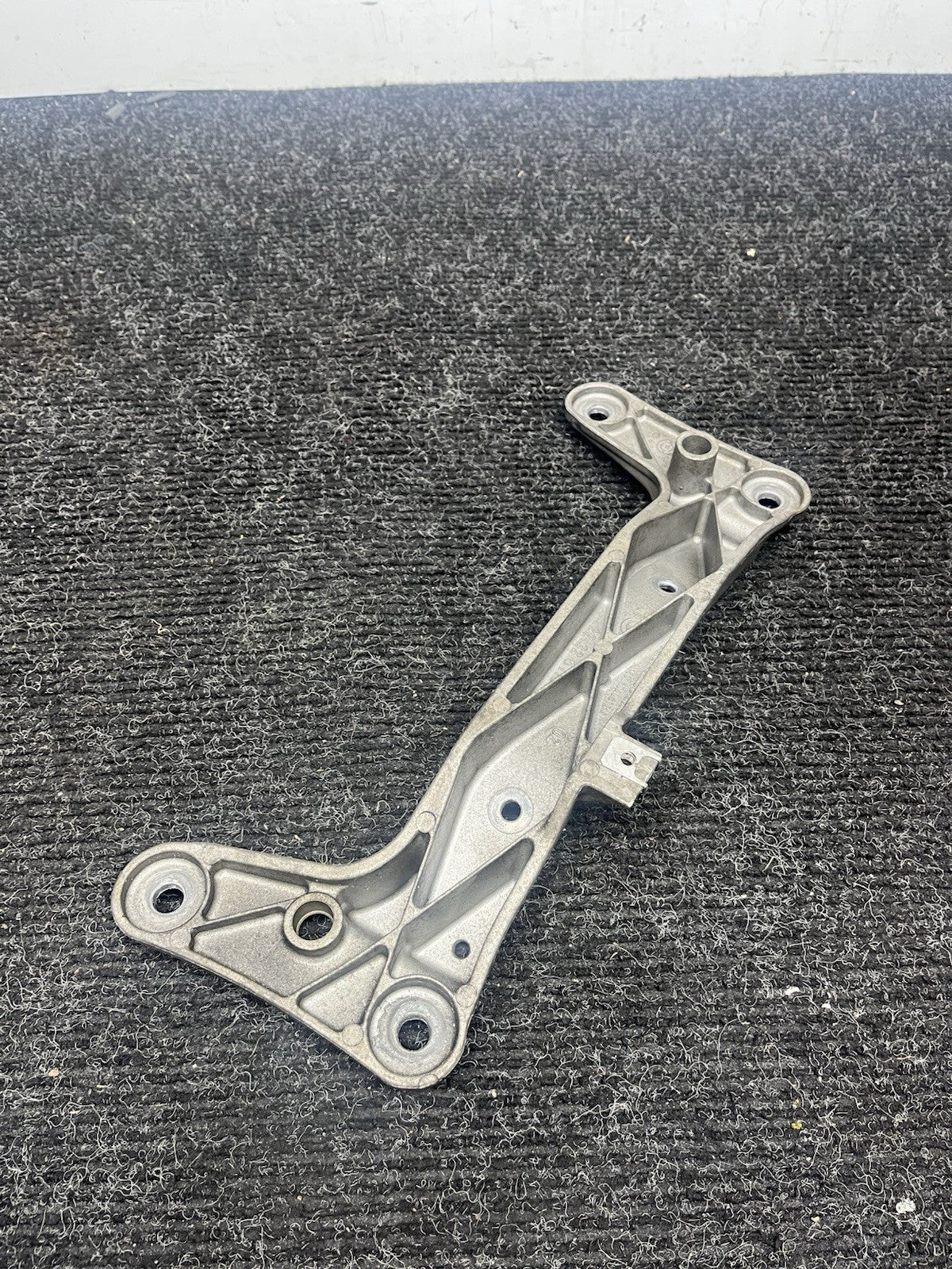 ☑️ 06-13 BMW E92 335i Automatic Transmission Mount Bracket Support OEM