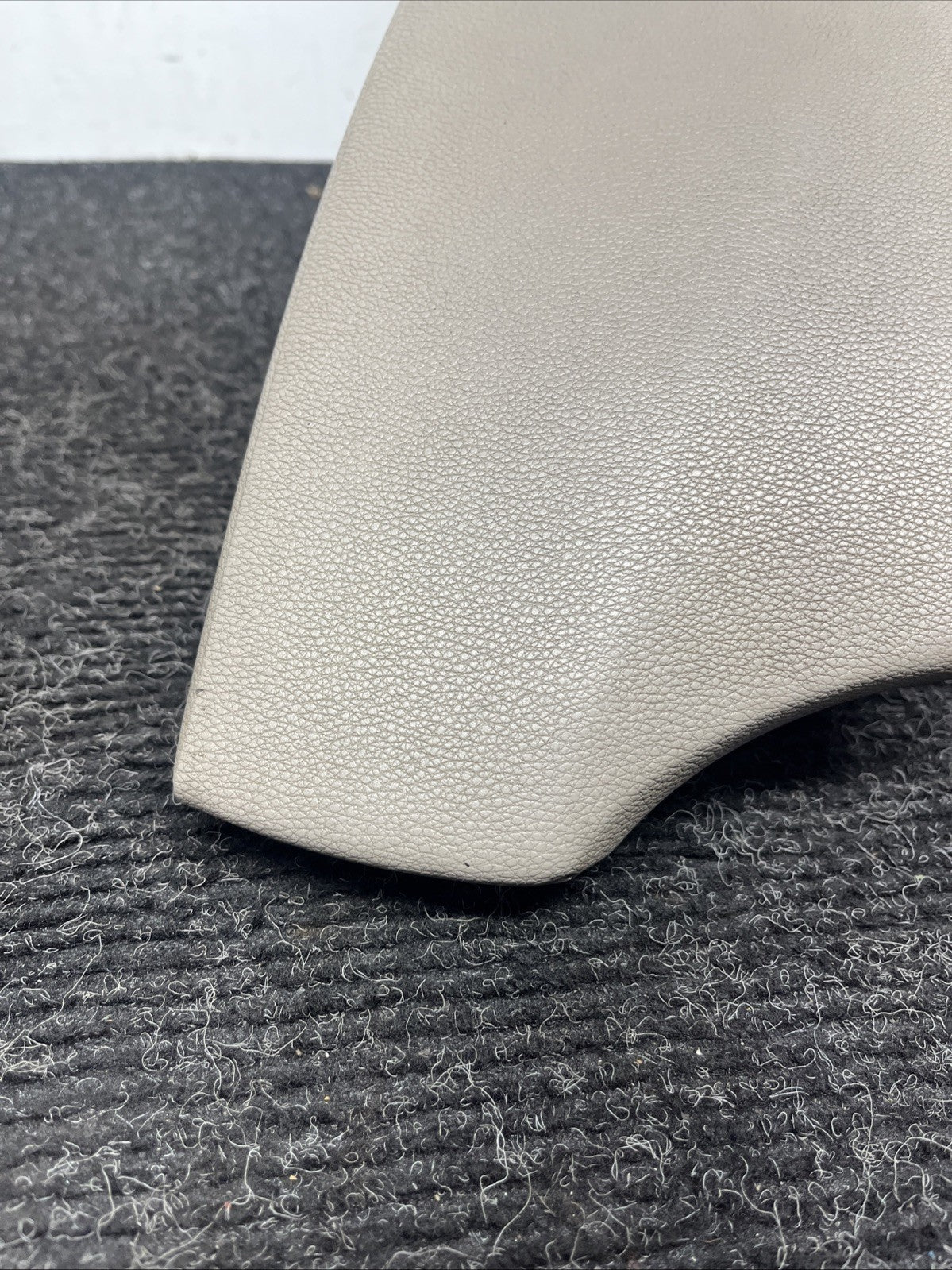 ☑️ 08-13 OEM BMW E88 128i 135i Center Console Armrest Tray Leather Beige