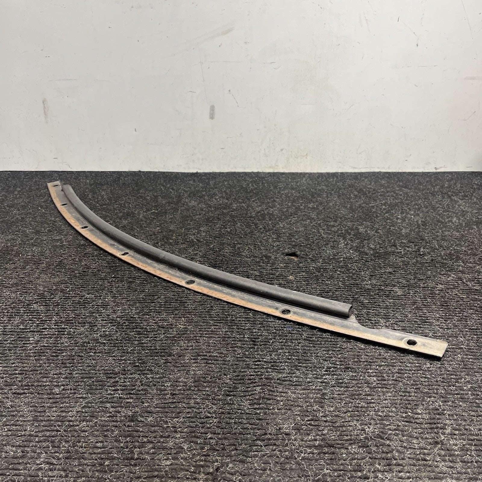 ☑️ 03-08 BMW Z4 E85 E86 Front Supporting Ledge Panel Cover Mount 51117044238 OEM