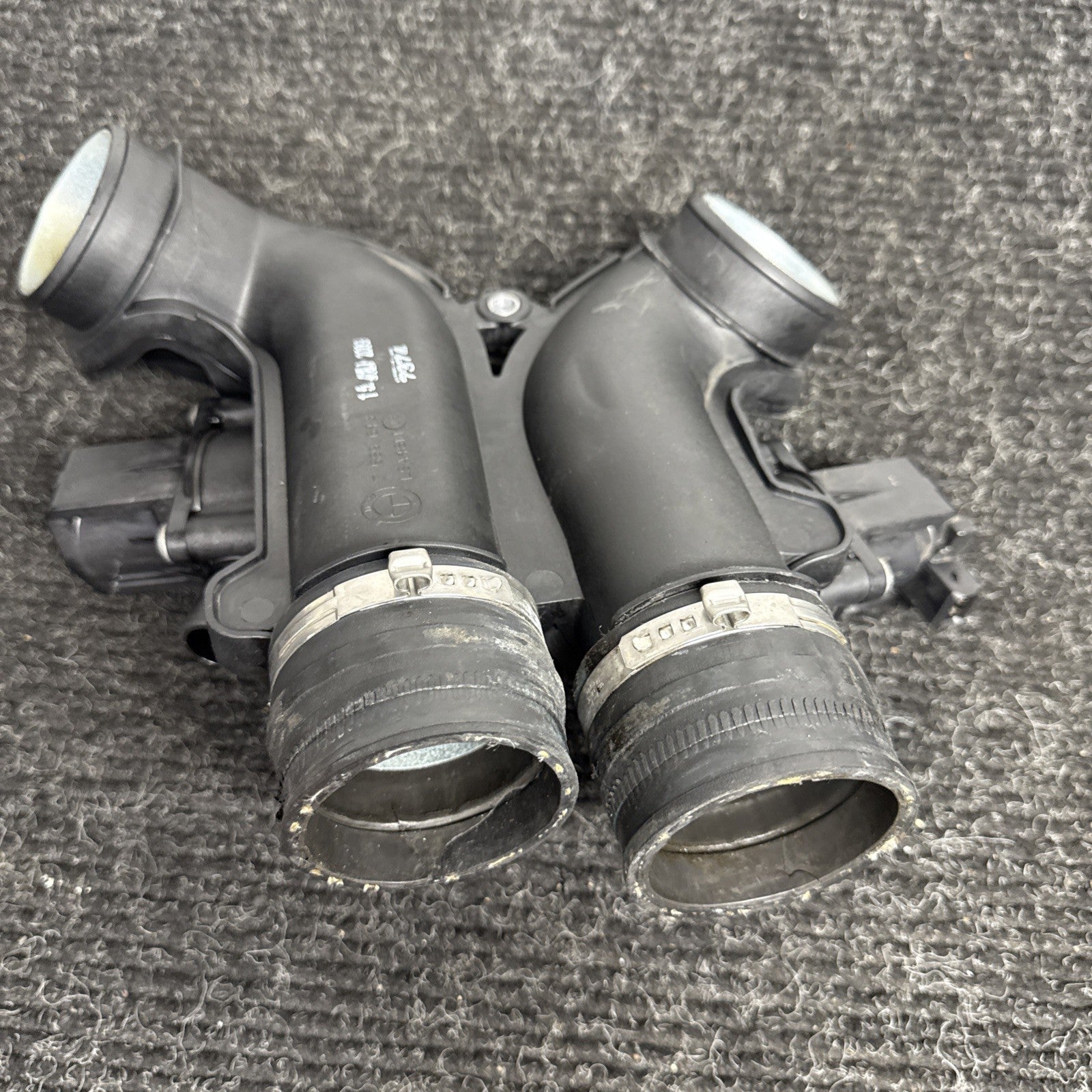 ☑️ OEM 2008 - 2014 BMW E70 E71 X5M X6M AIR INTAKE MANIFOLD TUBE CHARGE PIPE