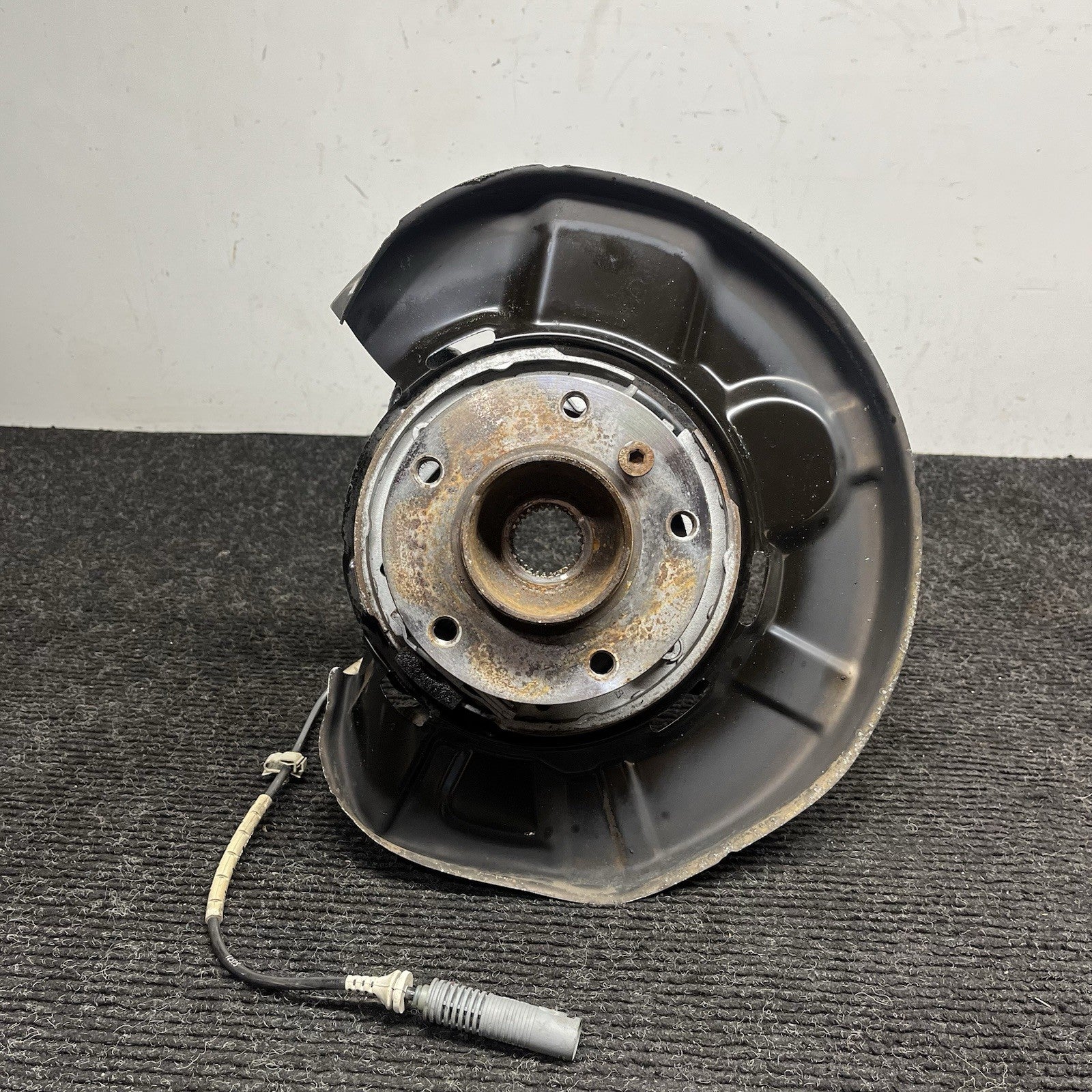 ☑️ 07-13 BMW E82 E88 E90 E92 E93 Rear Driver Hub Spindle Bearing Knuckle OEM