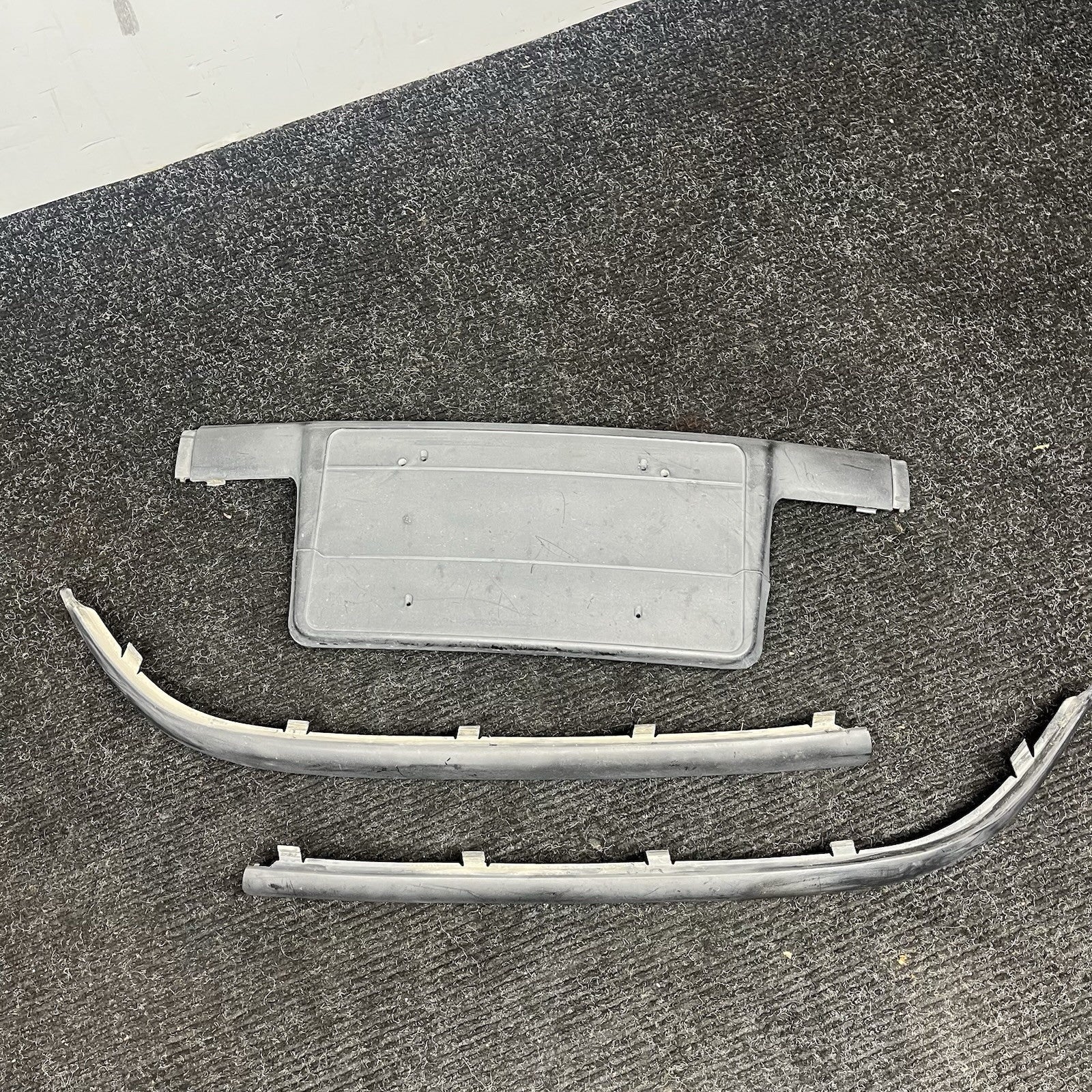 ☑️ 99-05 BMW 325i 330i 318i E46 Sedan Set Of Front Bumper Trim Molding